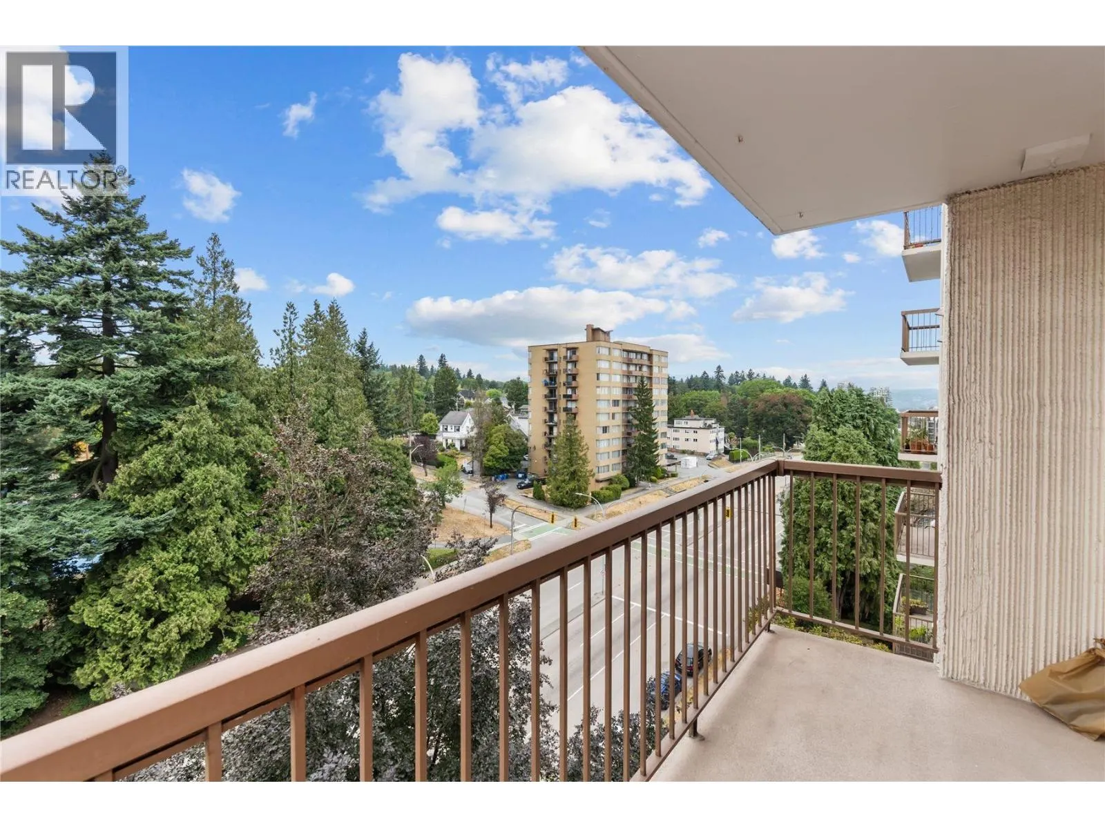 1005 320 ROYAL AVENUE
