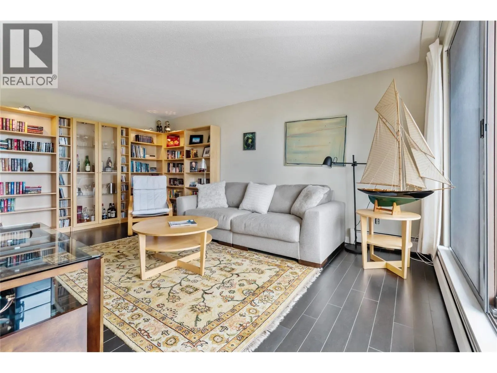 1005 320 ROYAL AVENUE