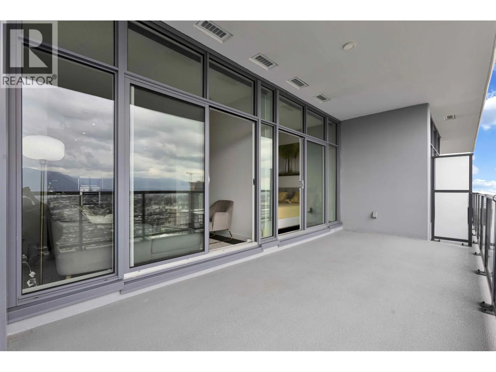 4905 4730 LOUGHEED HIGHWAY