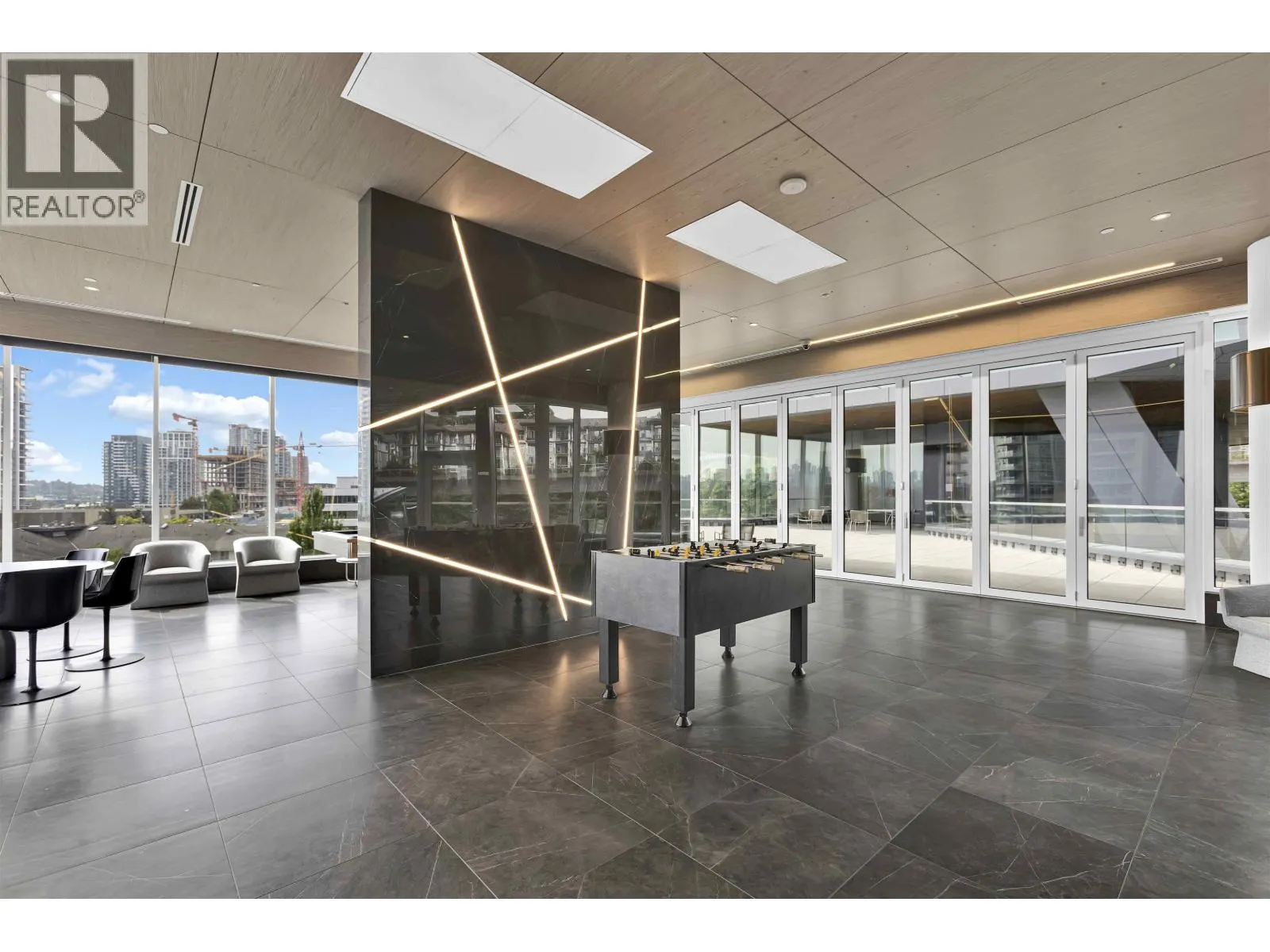 4905 4730 LOUGHEED HIGHWAY
