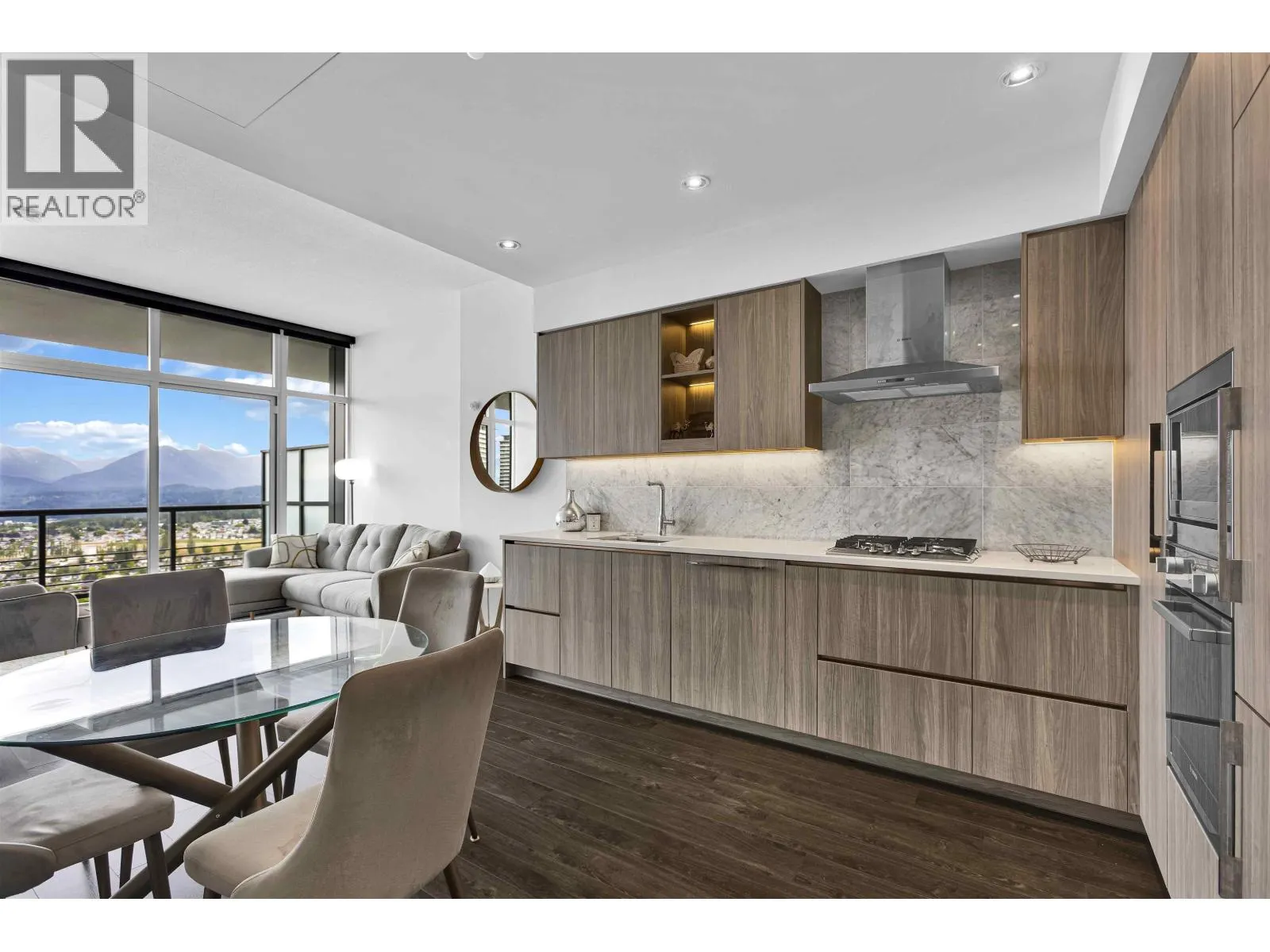 4905 4730 LOUGHEED HIGHWAY