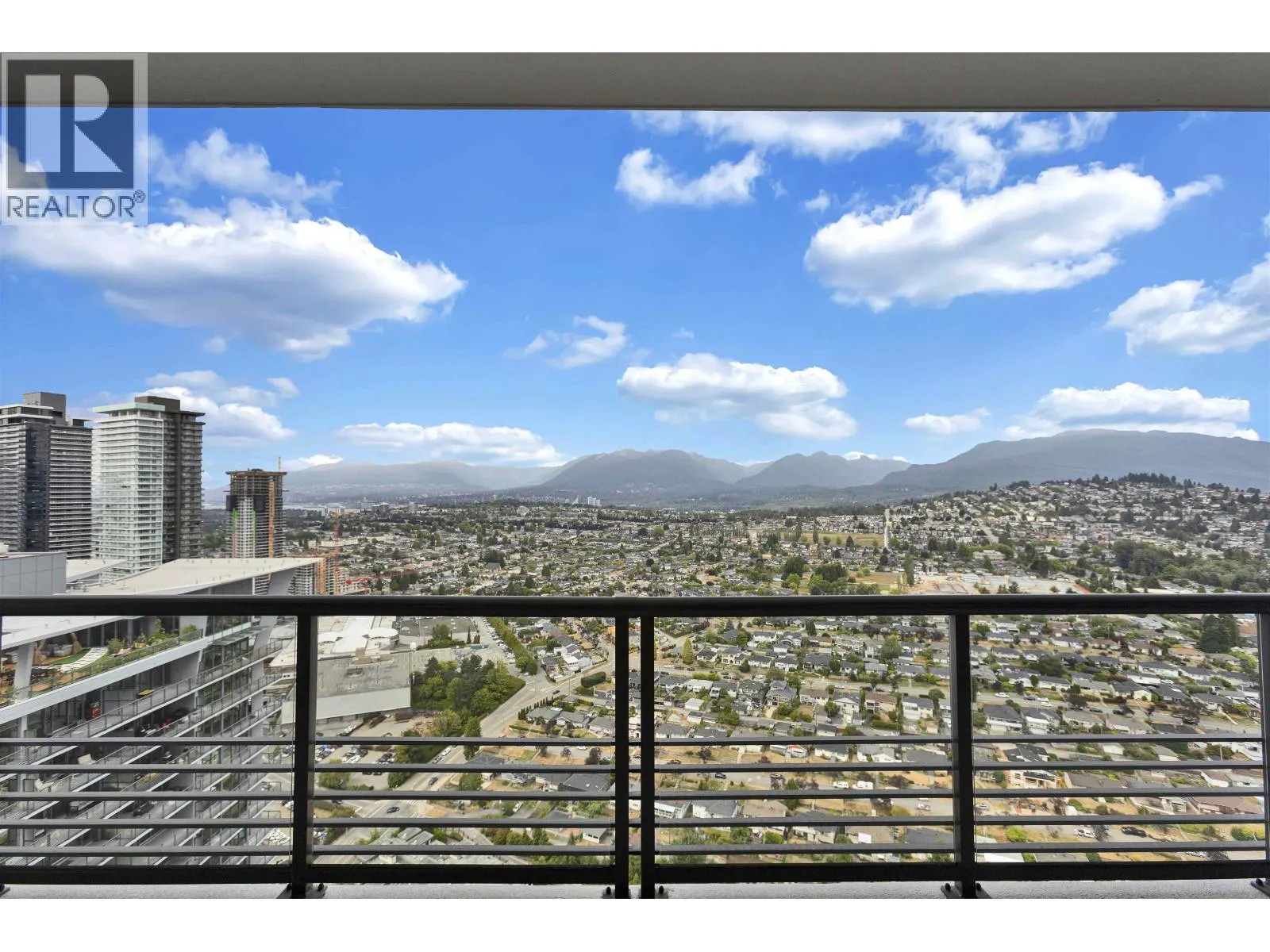 4905 4730 LOUGHEED HIGHWAY