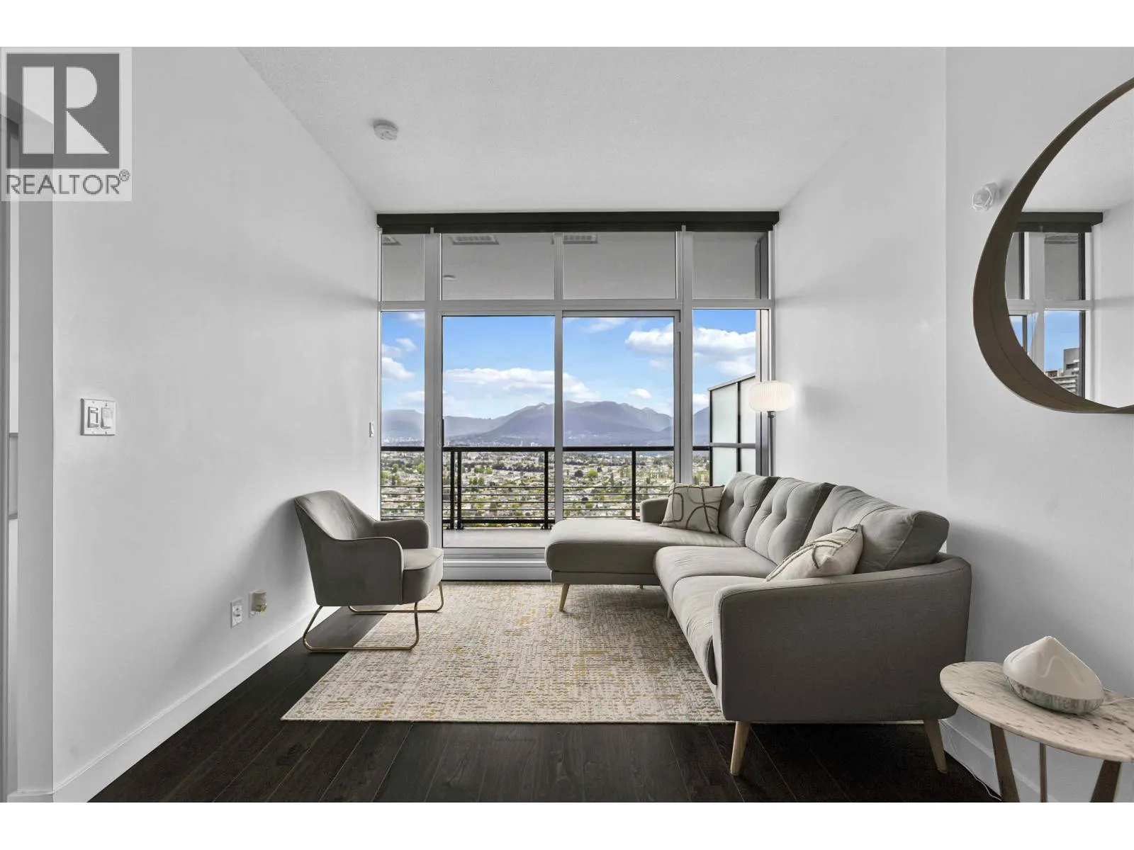 4905 4730 LOUGHEED HIGHWAY
