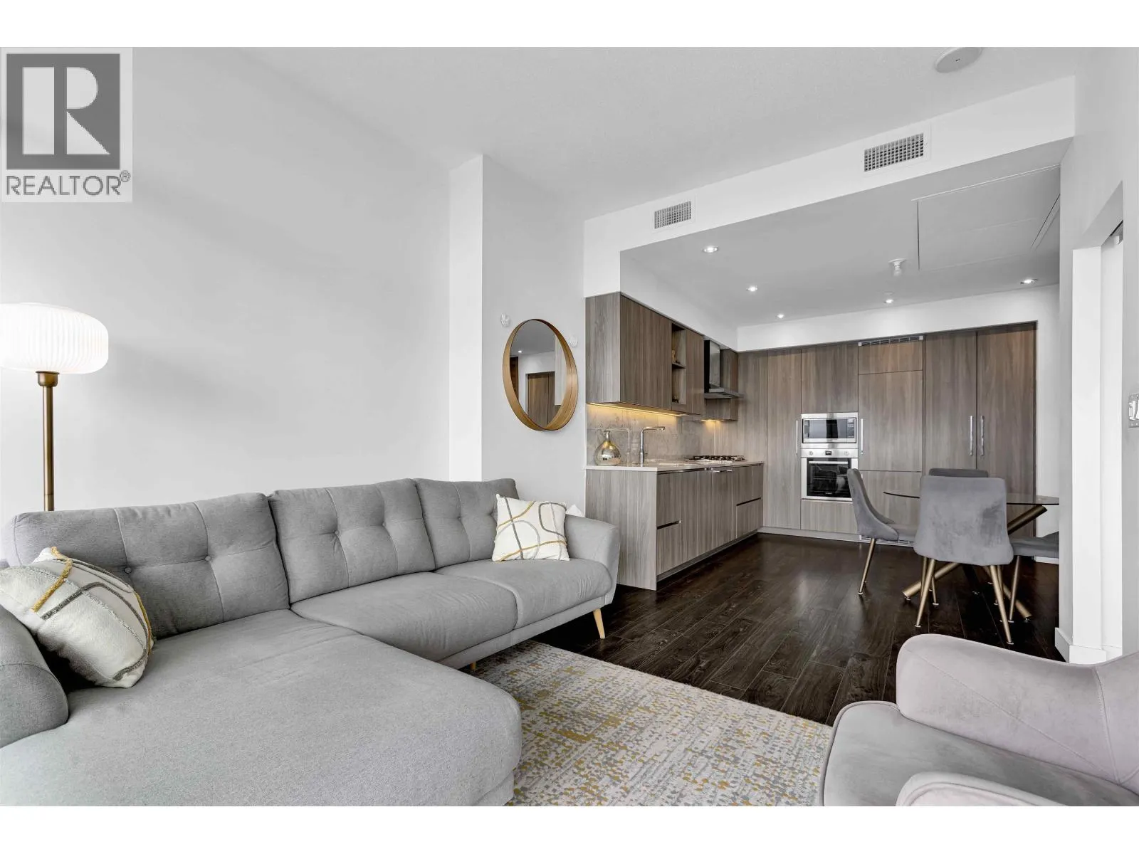 4905 4730 LOUGHEED HIGHWAY