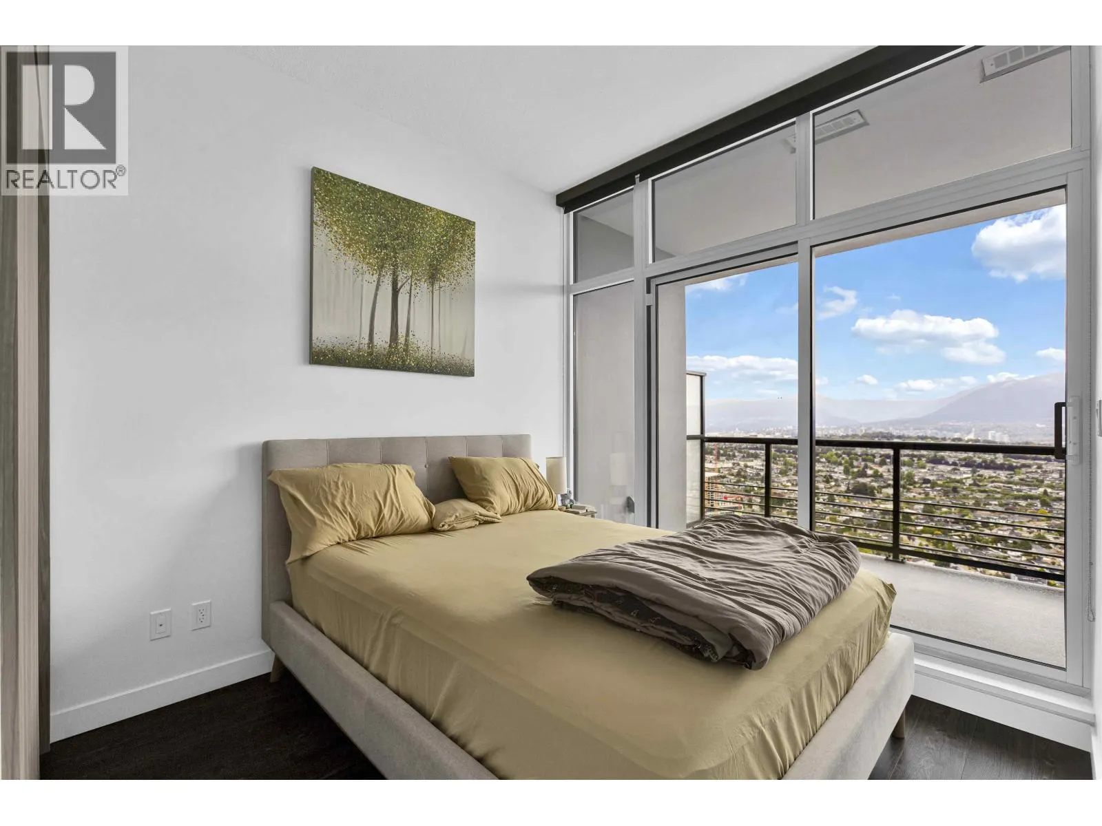 4905 4730 LOUGHEED HIGHWAY
