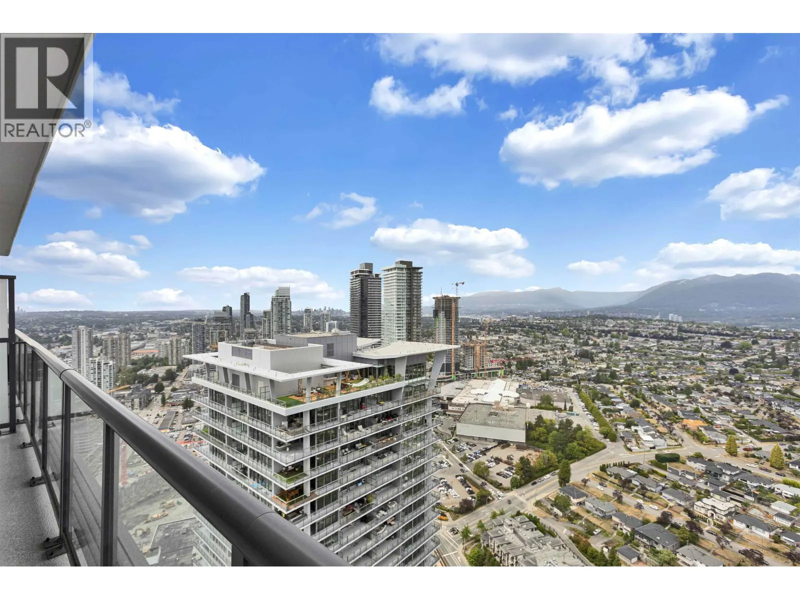 4905 4730 LOUGHEED HIGHWAY