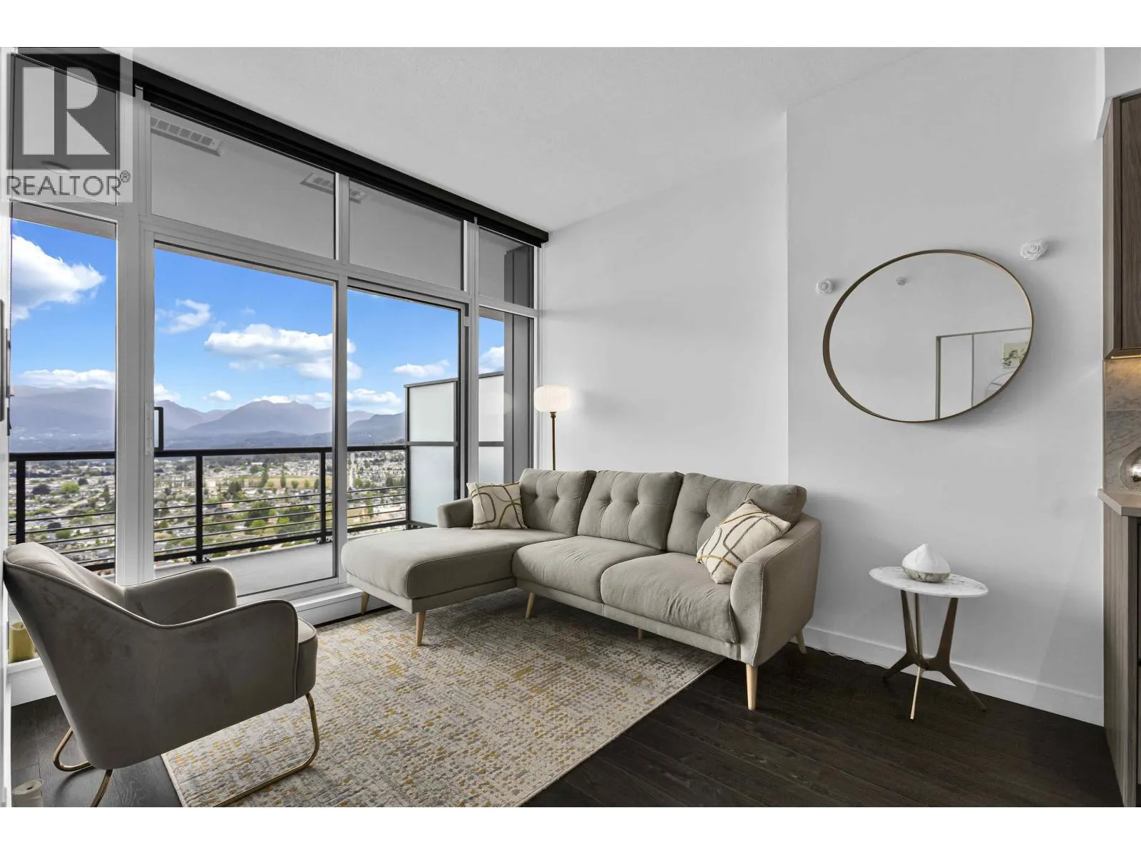 4905 4730 LOUGHEED HIGHWAY