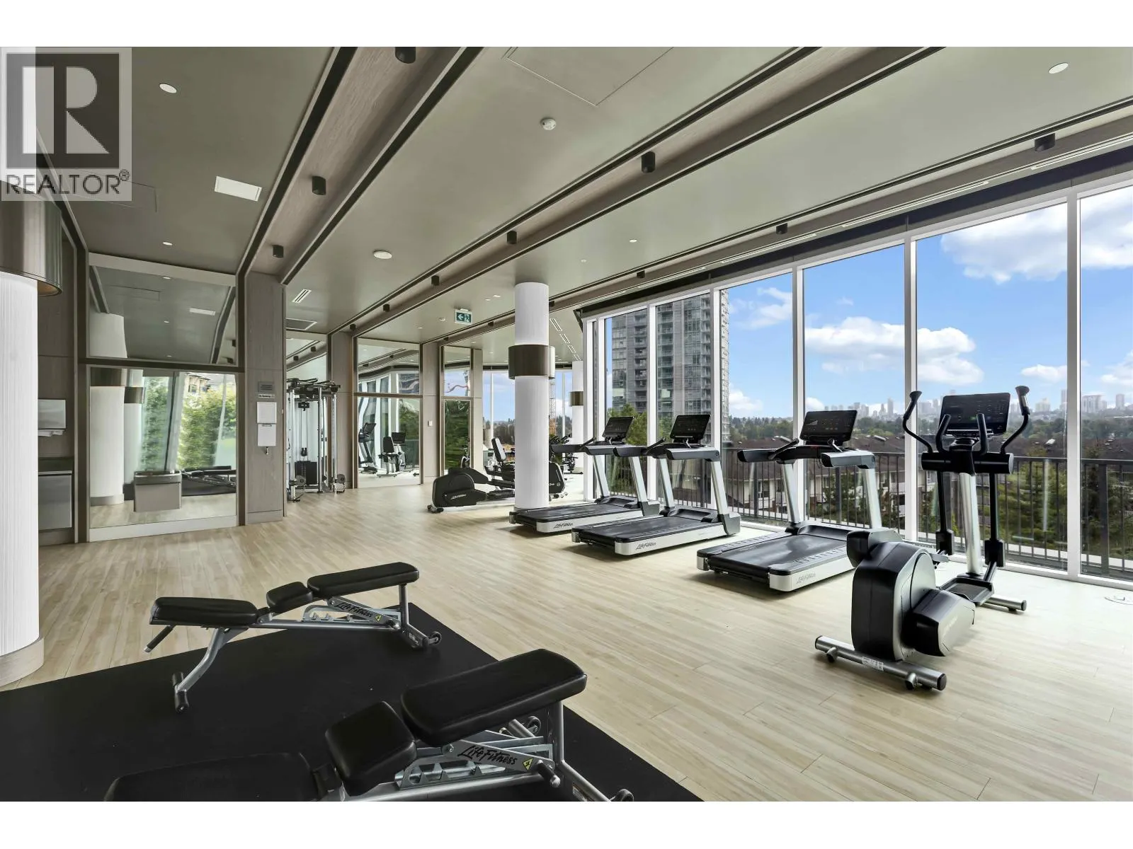 4905 4730 LOUGHEED HIGHWAY