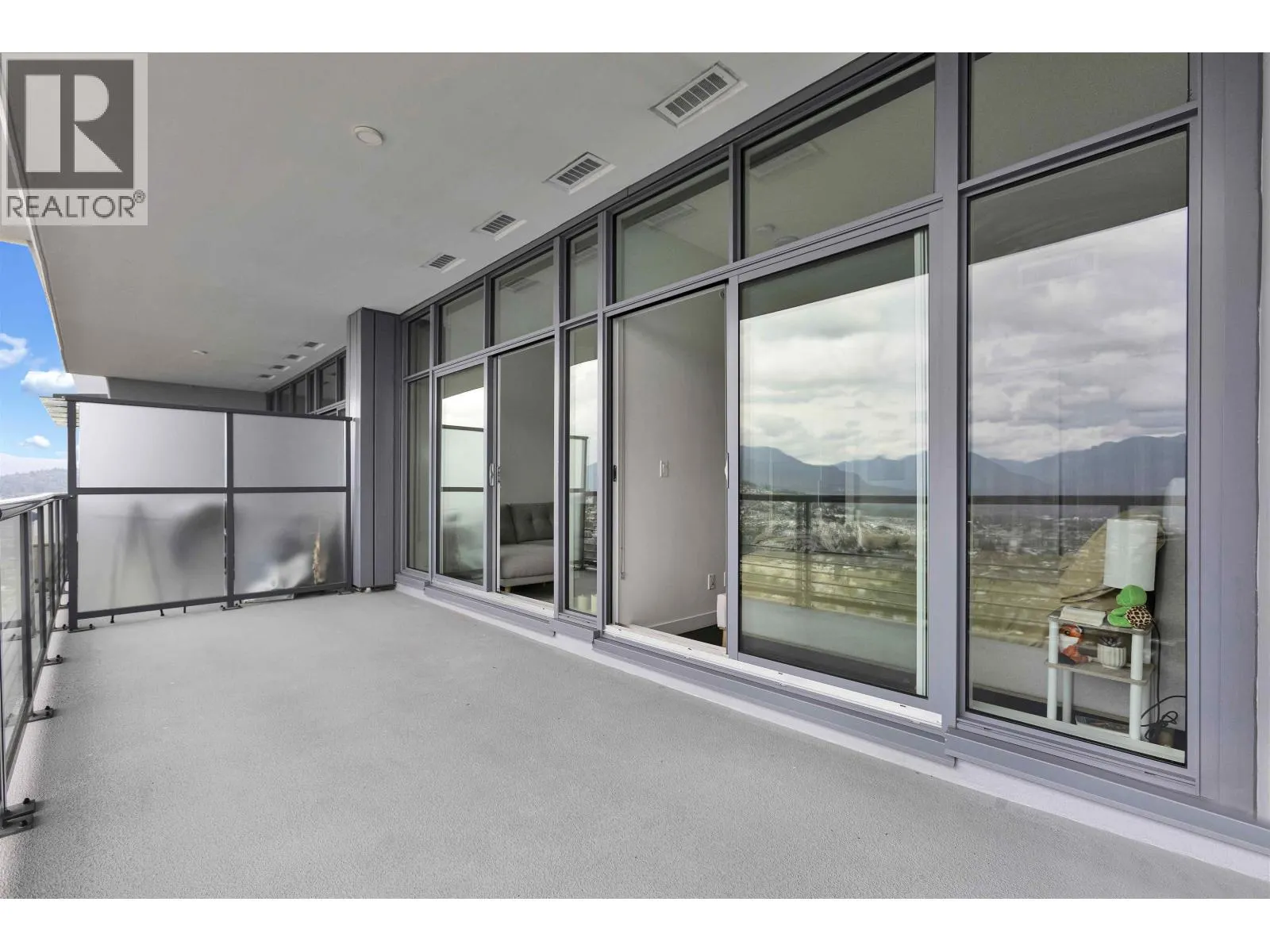4905 4730 LOUGHEED HIGHWAY