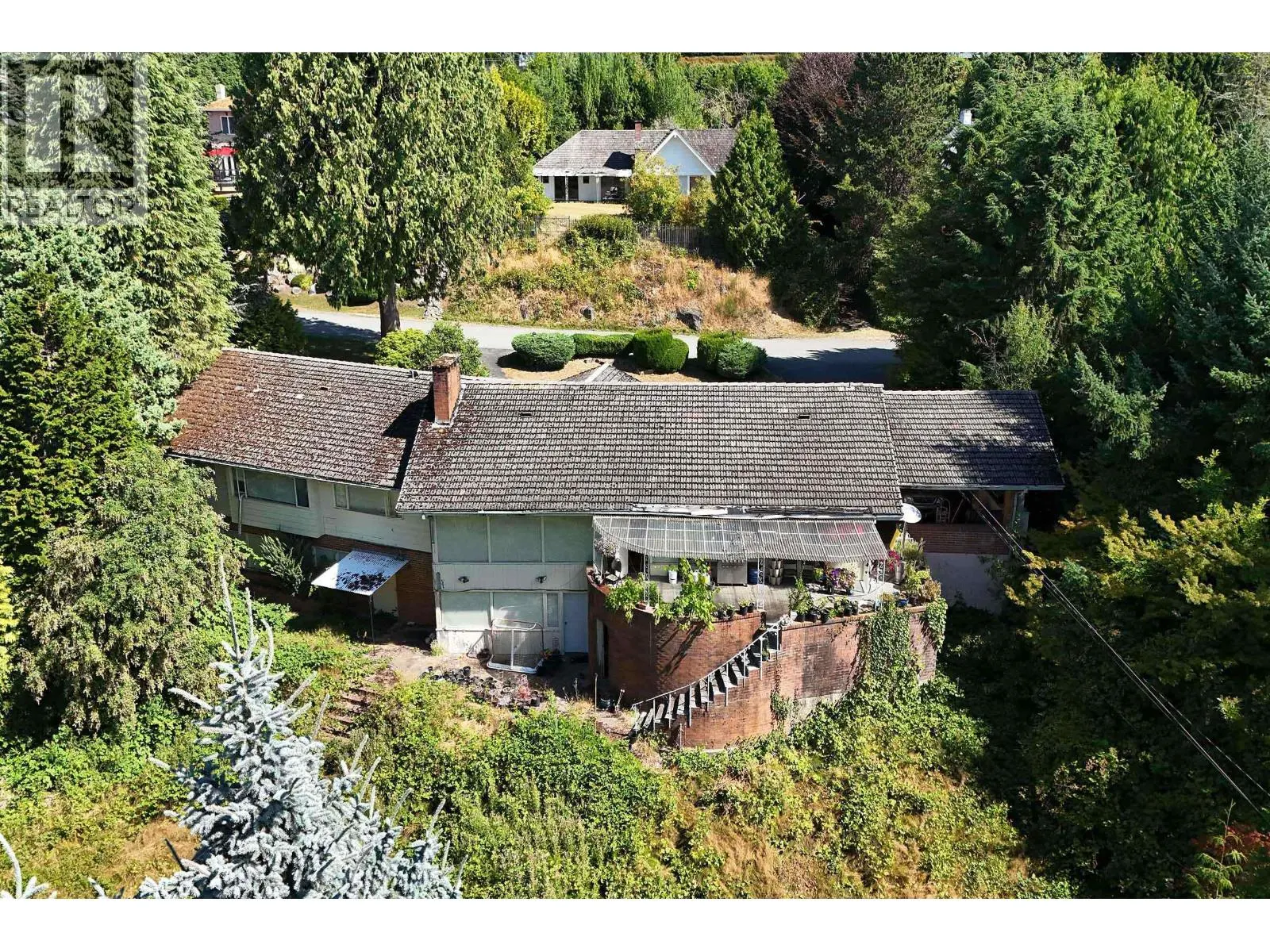 1084 GROVELAND ROAD