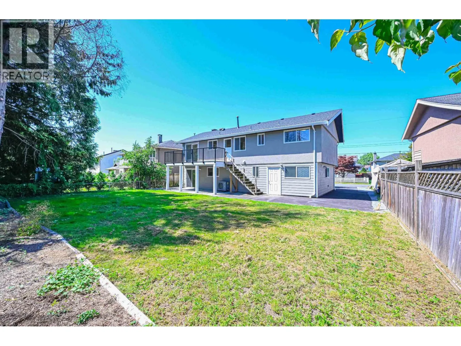 5546 MAPLE CRESCENT