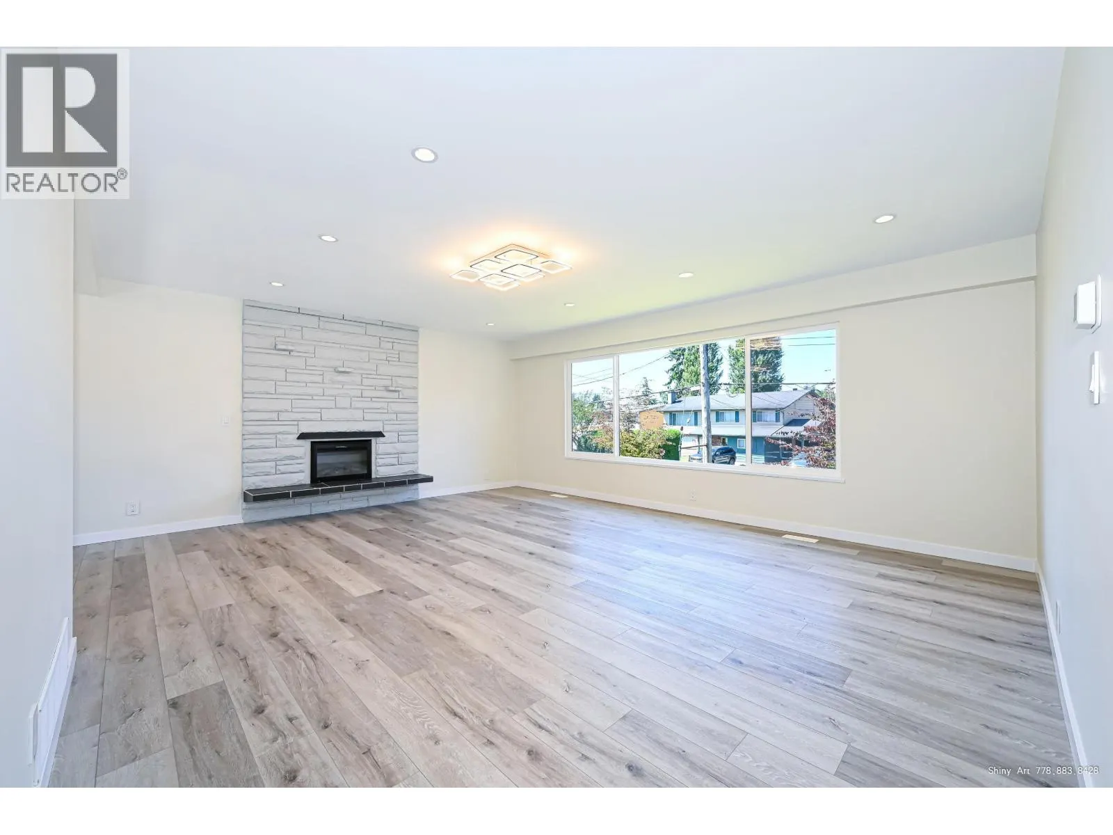 5546 MAPLE CRESCENT