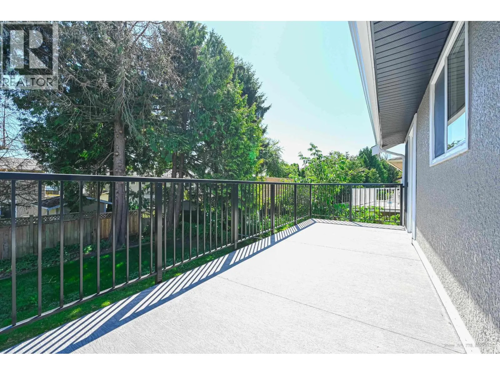 5546 MAPLE CRESCENT