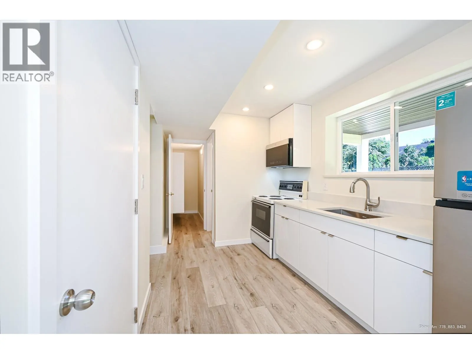 5546 MAPLE CRESCENT
