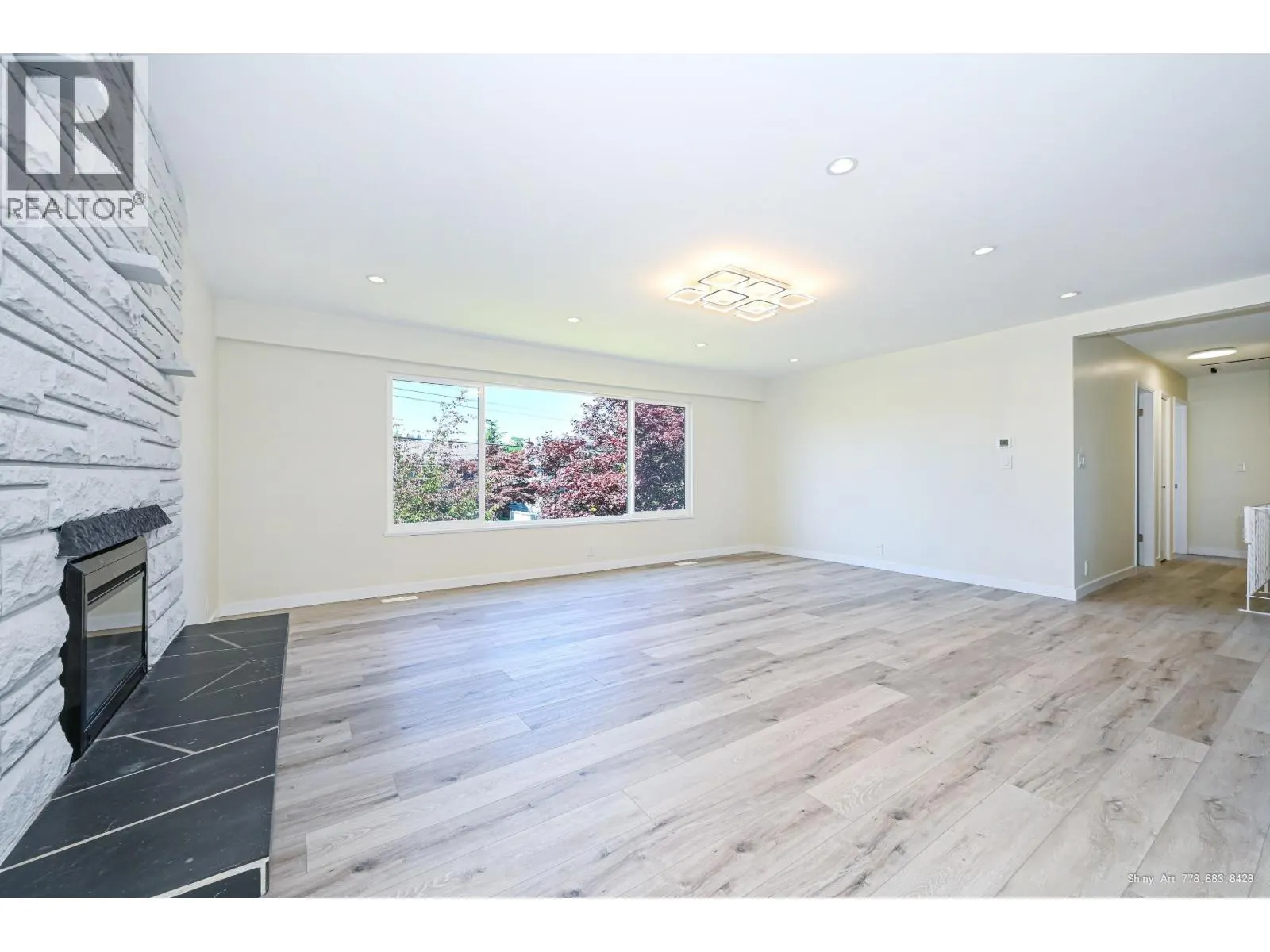 5546 MAPLE CRESCENT