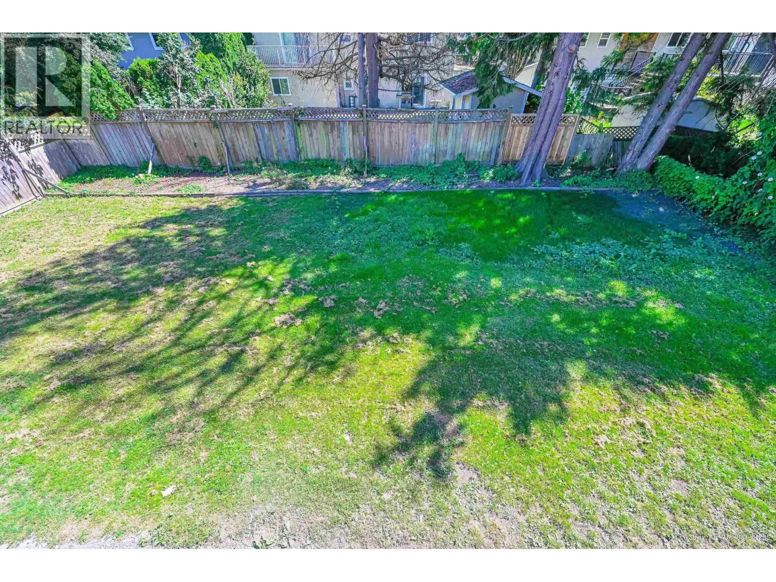 5546 MAPLE CRESCENT