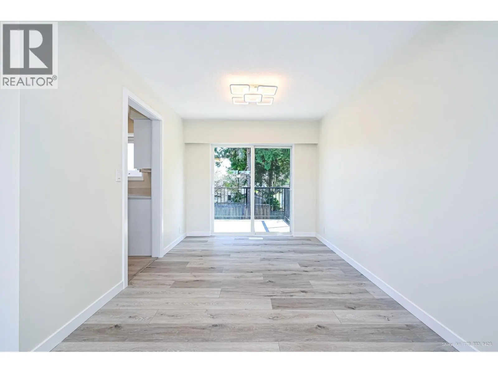 5546 MAPLE CRESCENT