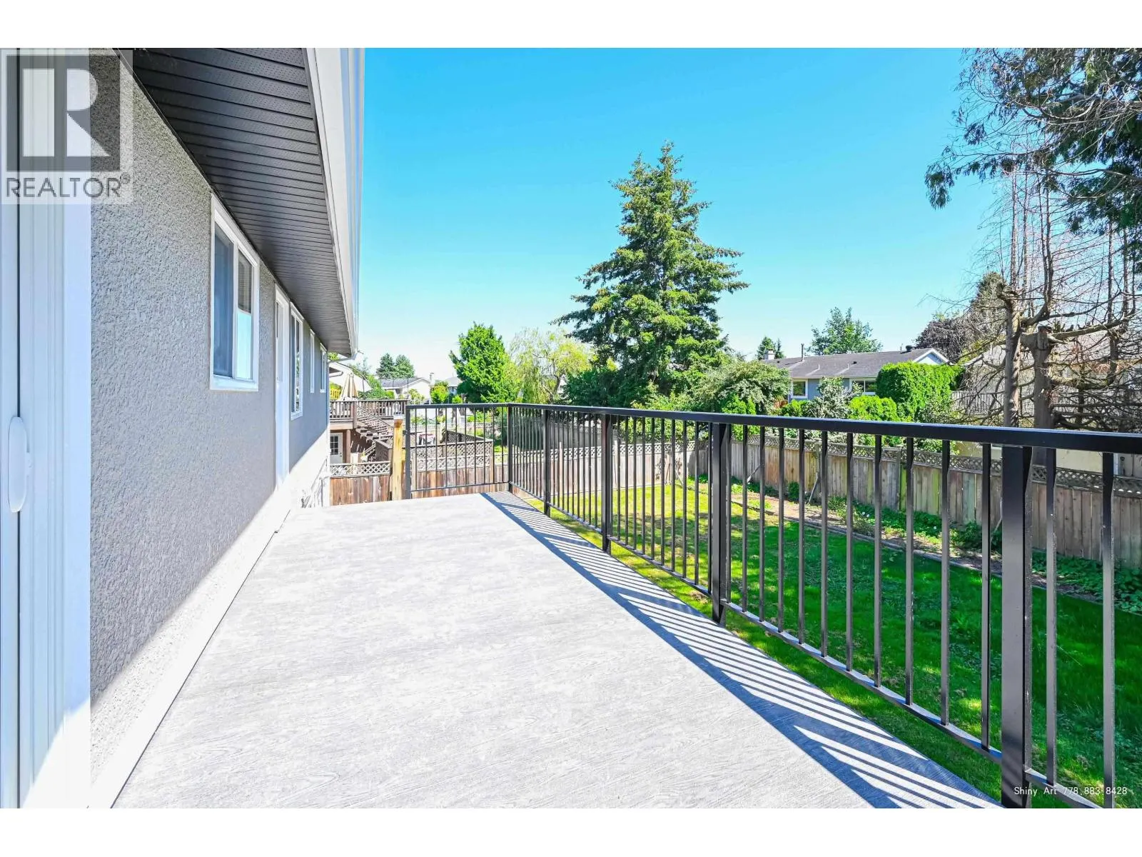 5546 MAPLE CRESCENT