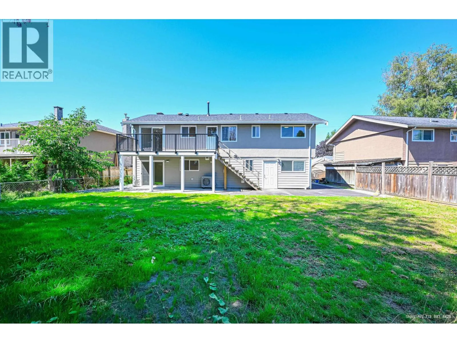 5546 MAPLE CRESCENT
