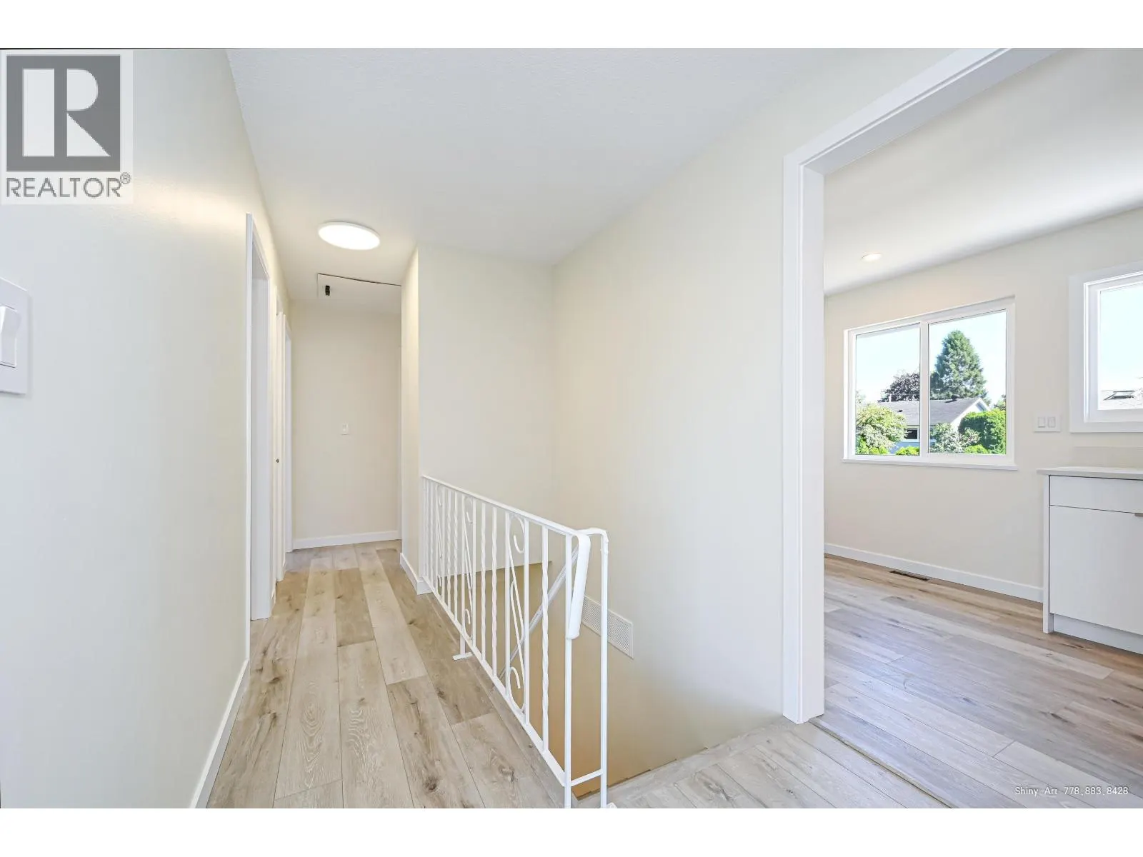 5546 MAPLE CRESCENT