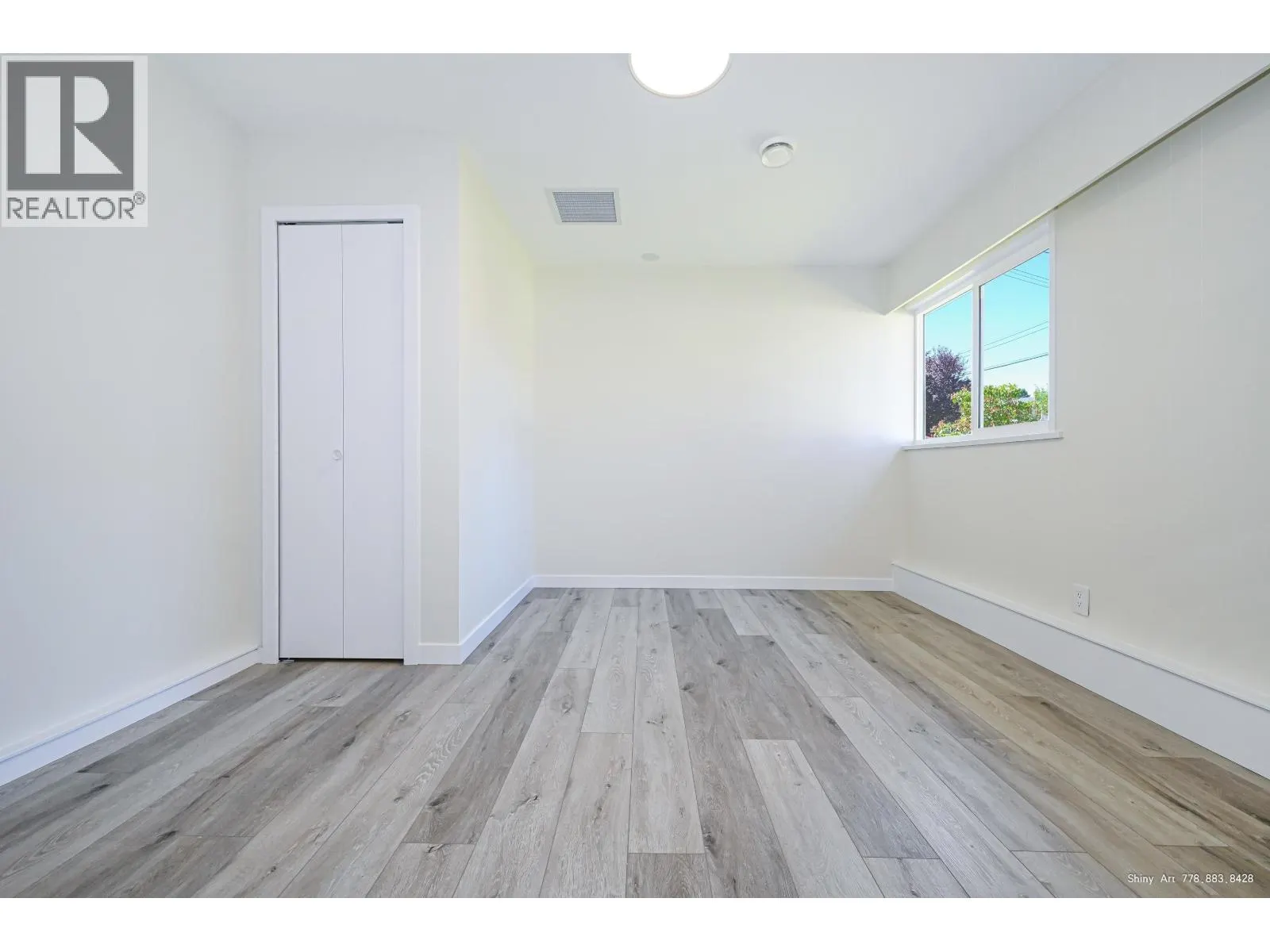 5546 MAPLE CRESCENT