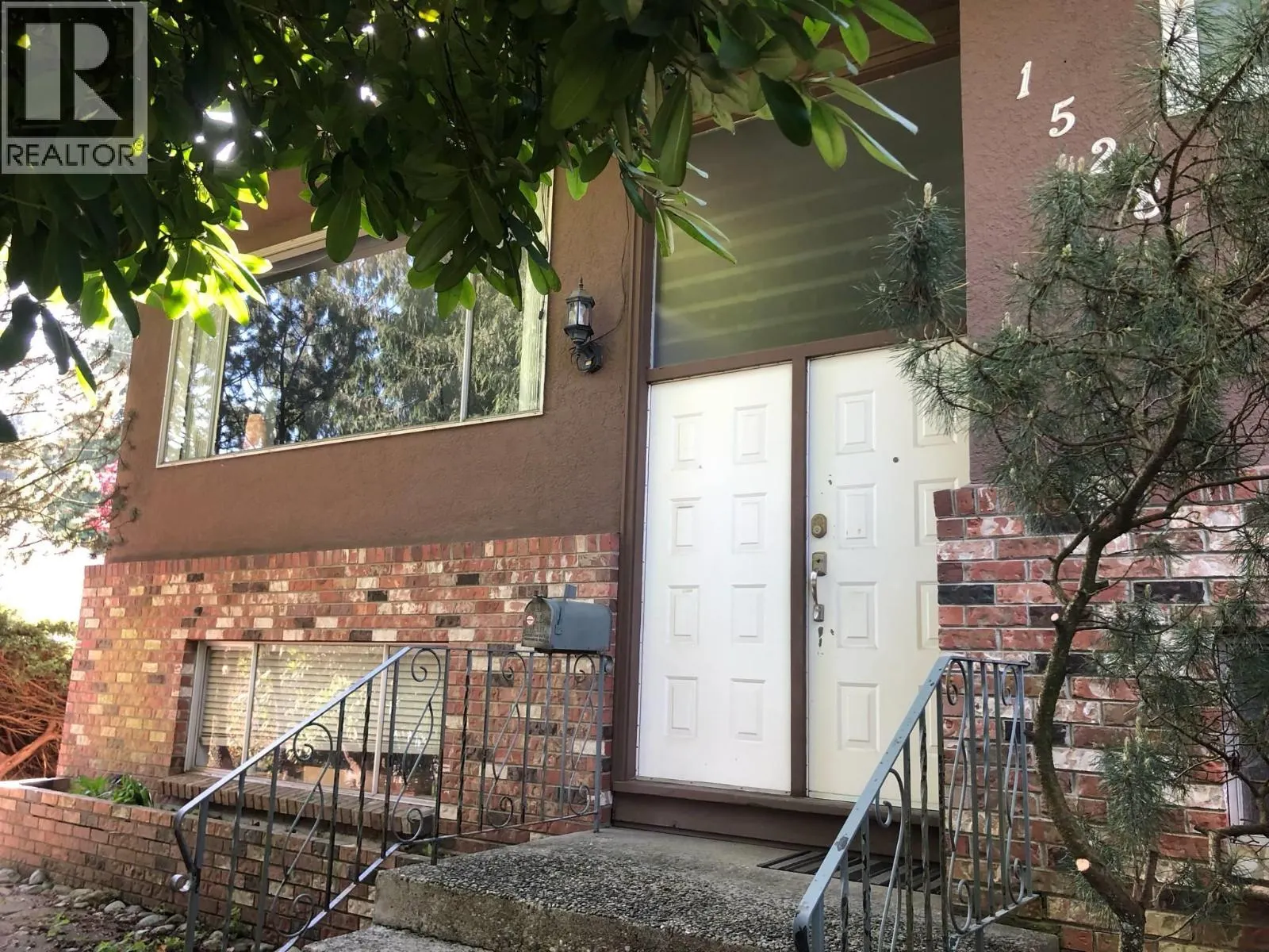 1528 EASTERN DRIVE