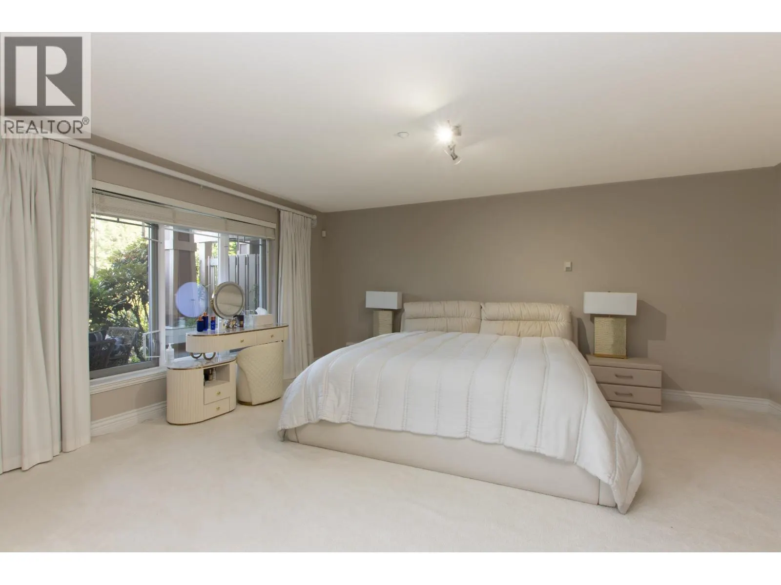 7 BEACH DRIVE
