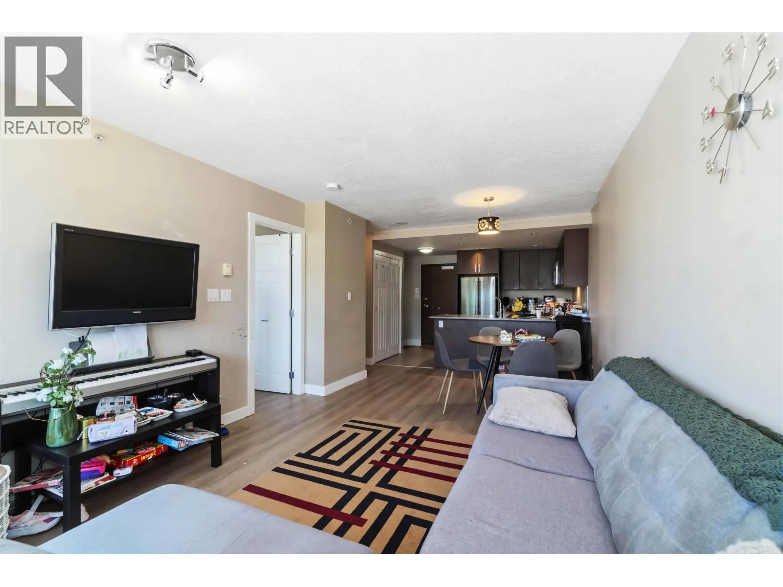 2102 2978 GLEN DRIVE