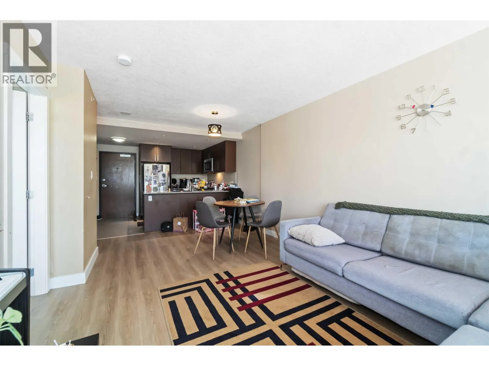 2102 2978 GLEN DRIVE