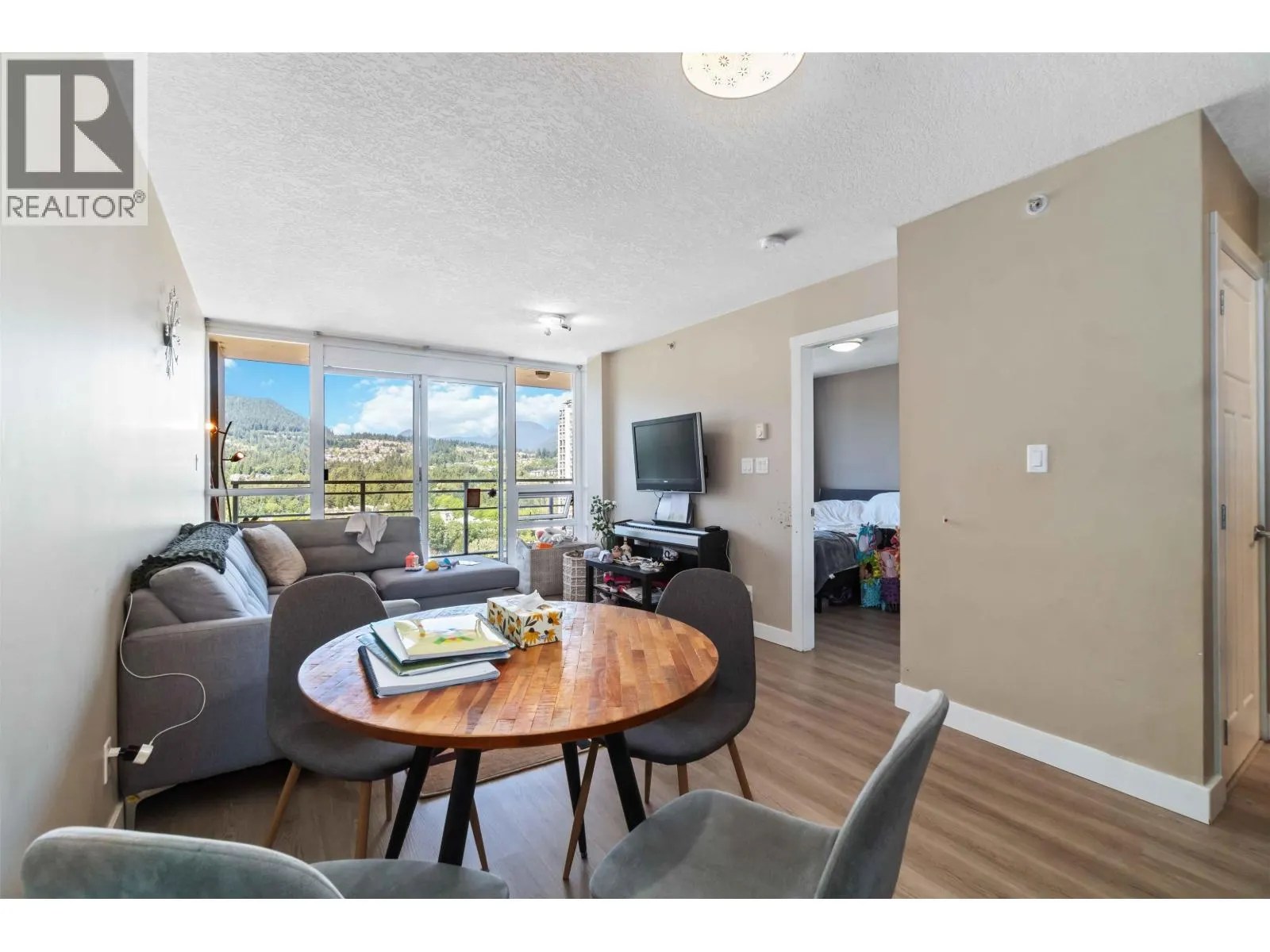 2102 2978 GLEN DRIVE