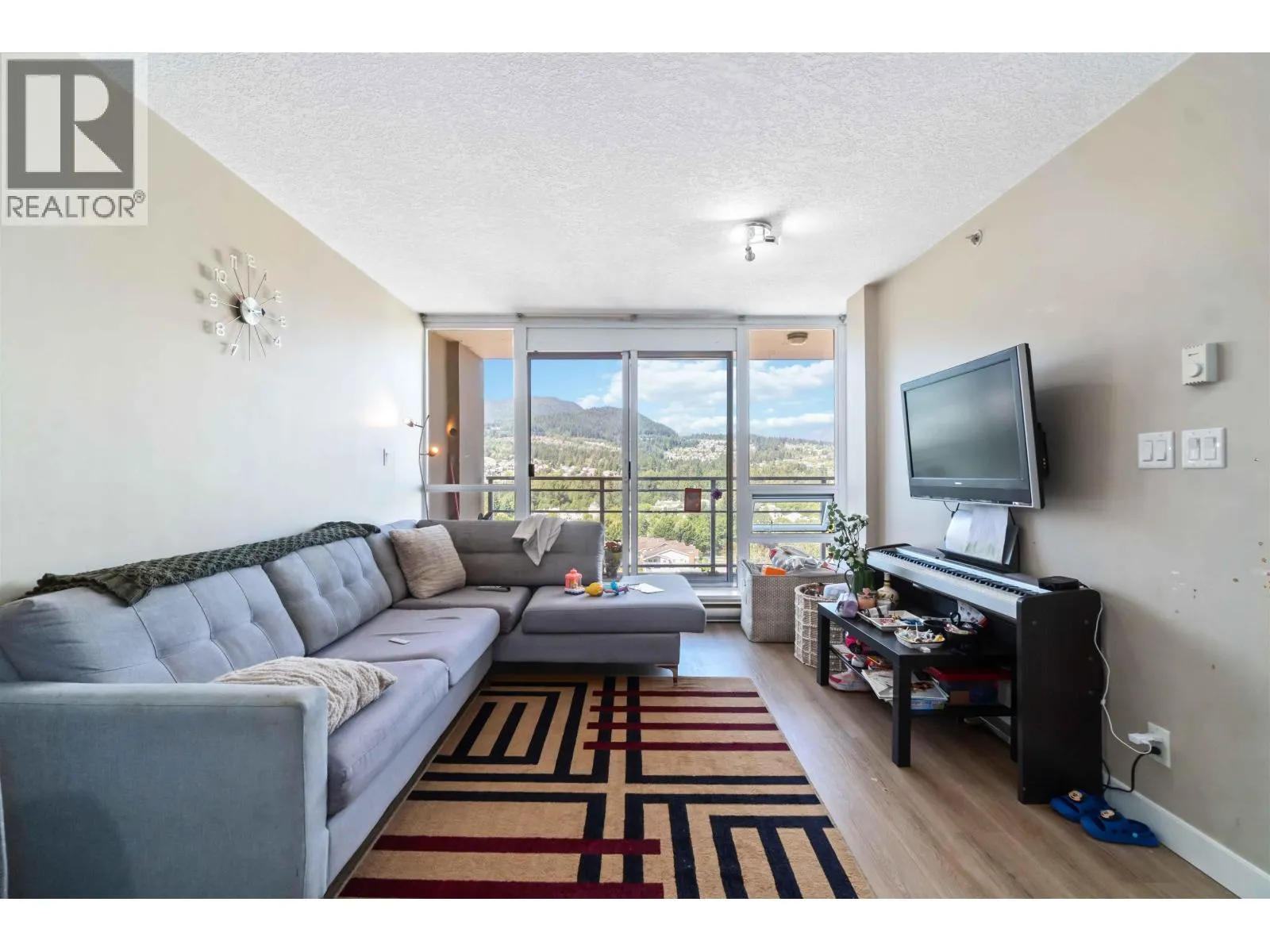 2102 2978 GLEN DRIVE