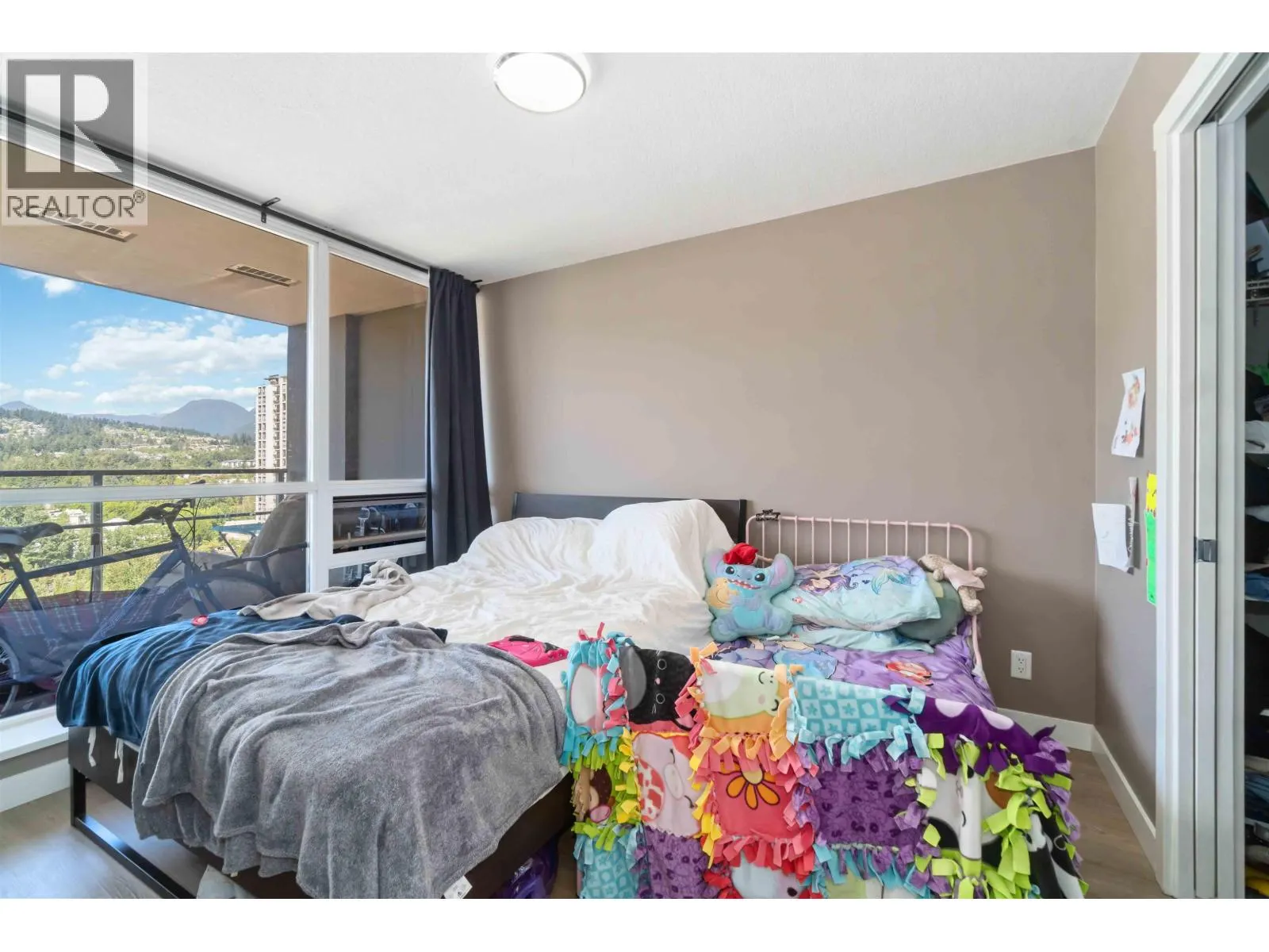 2102 2978 GLEN DRIVE