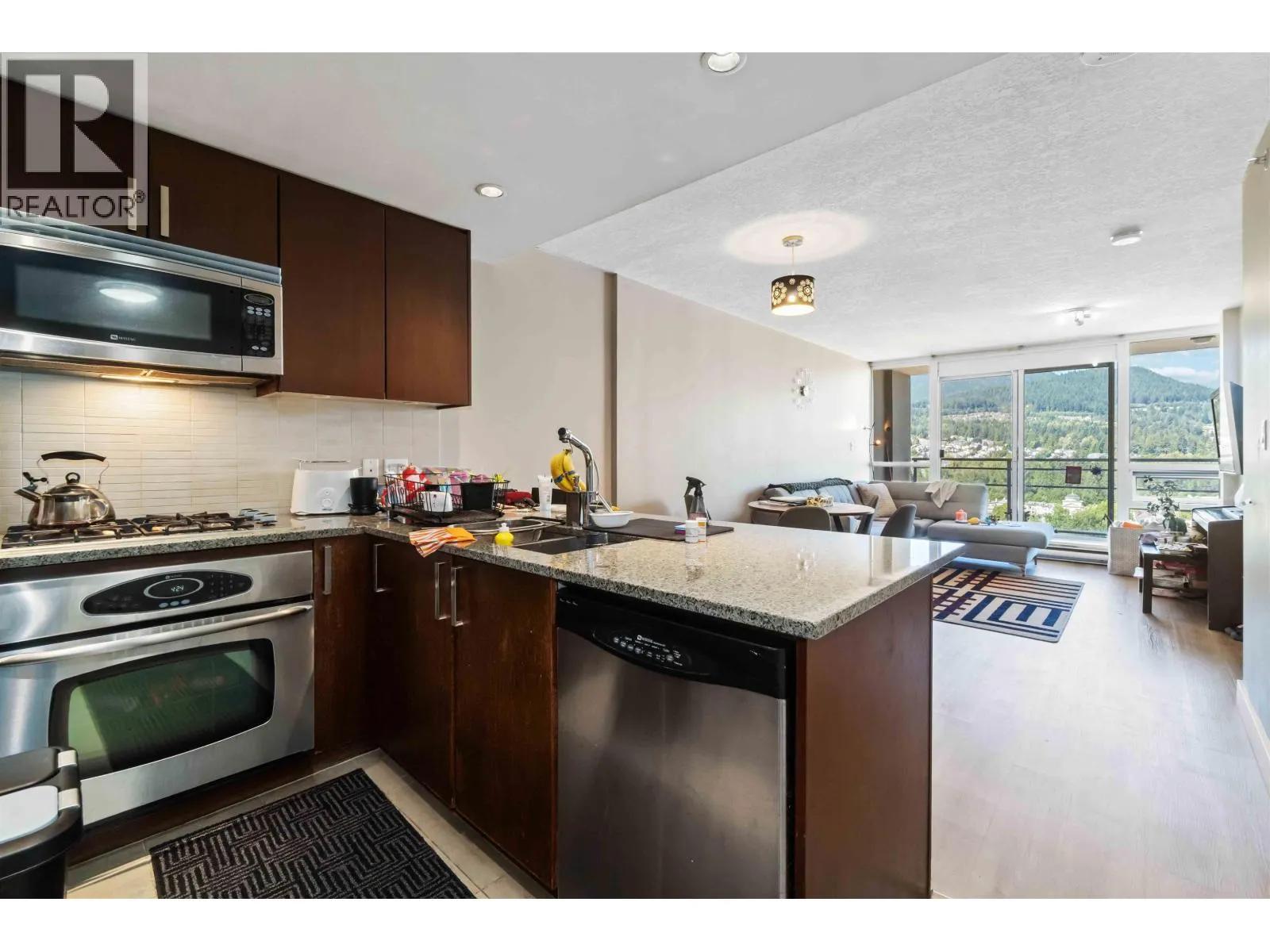 2102 2978 GLEN DRIVE