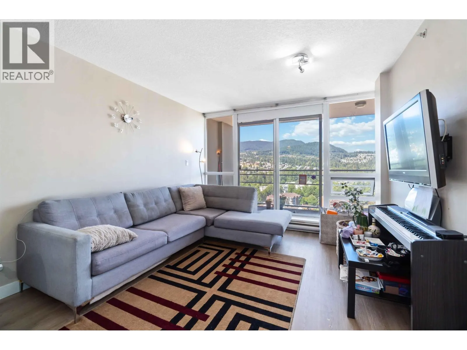 2102 2978 GLEN DRIVE
