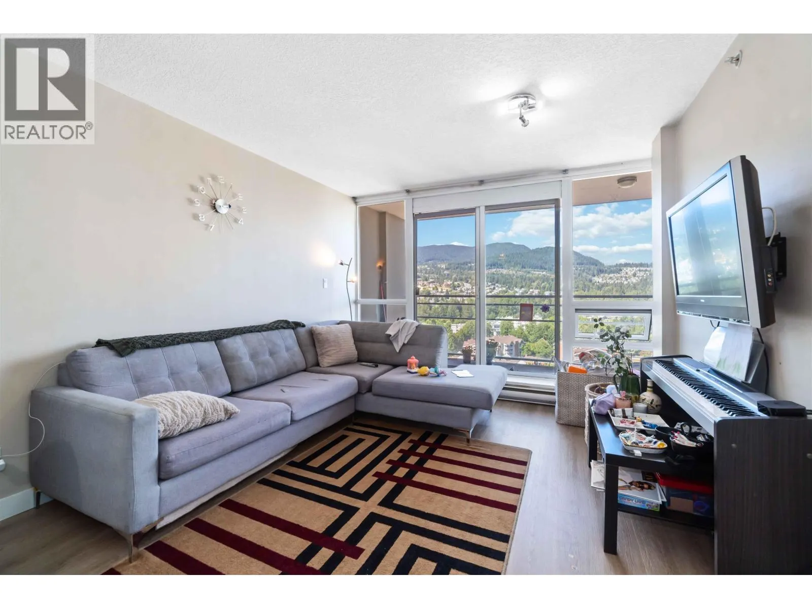 2102 2978 GLEN DRIVE