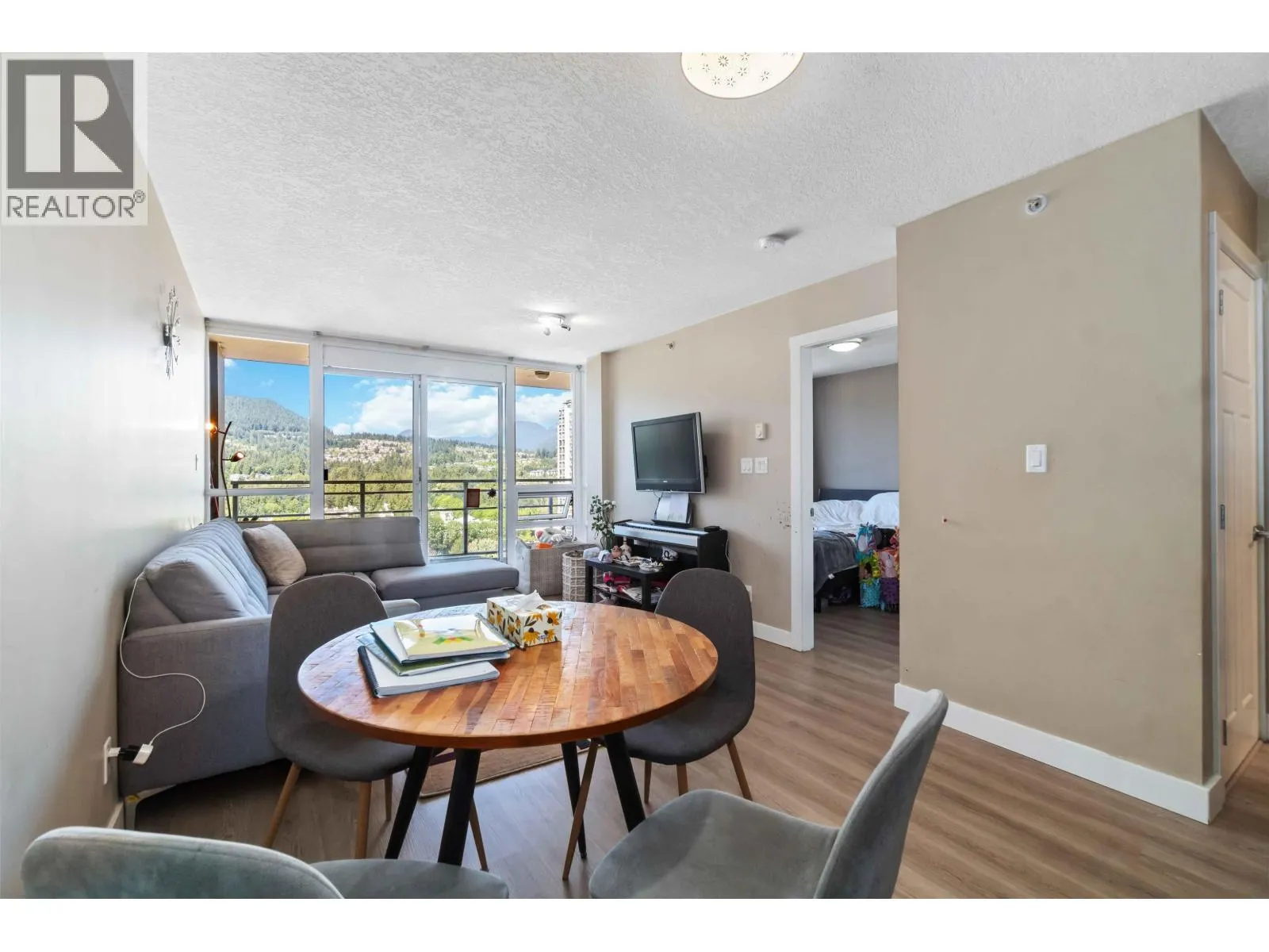 2102 2978 GLEN DRIVE