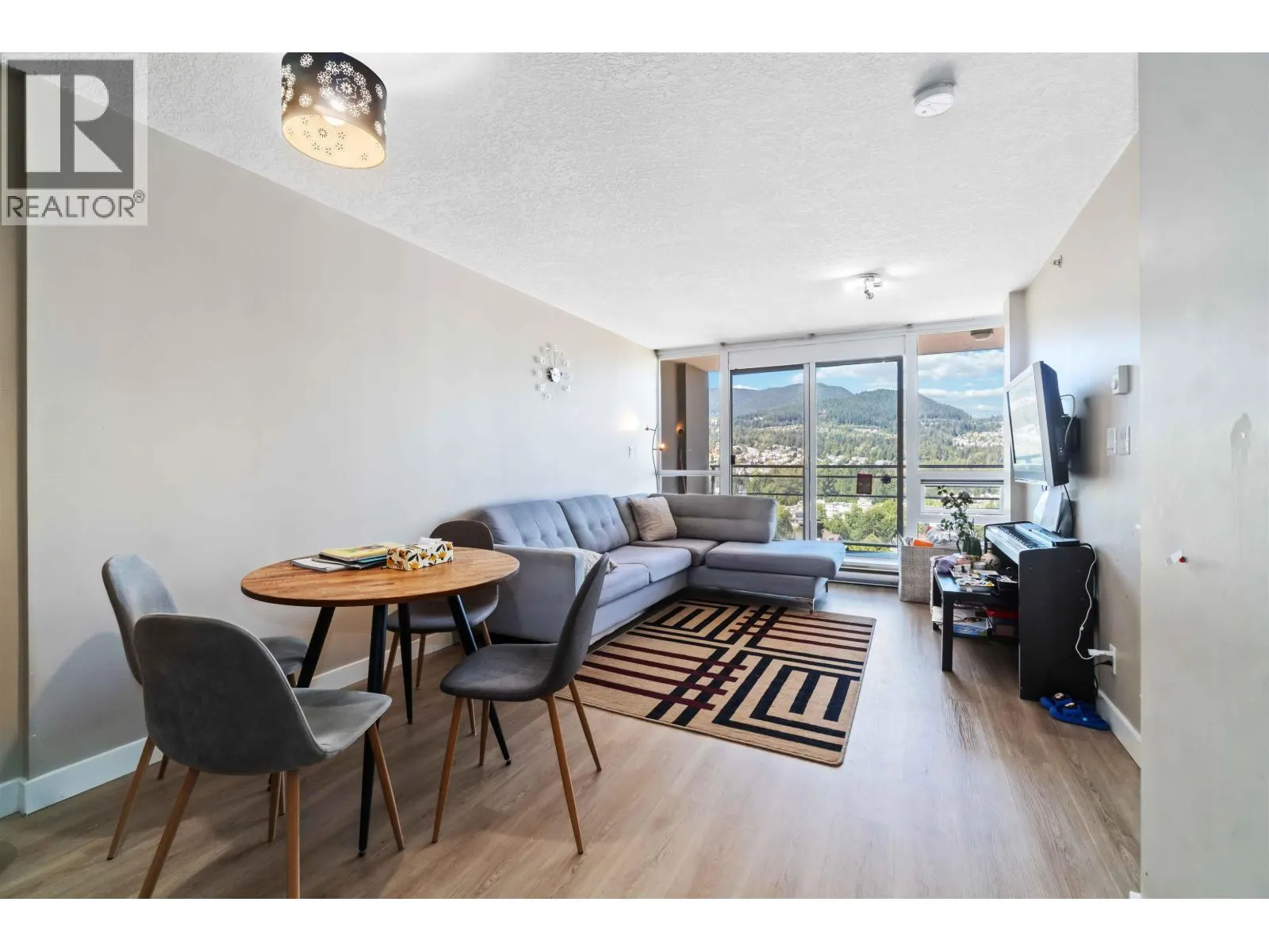 2102 2978 GLEN DRIVE
