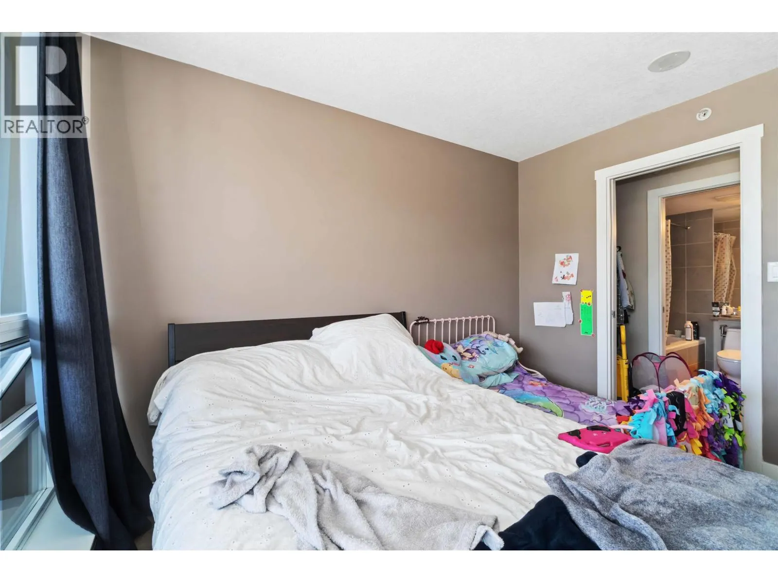 2102 2978 GLEN DRIVE