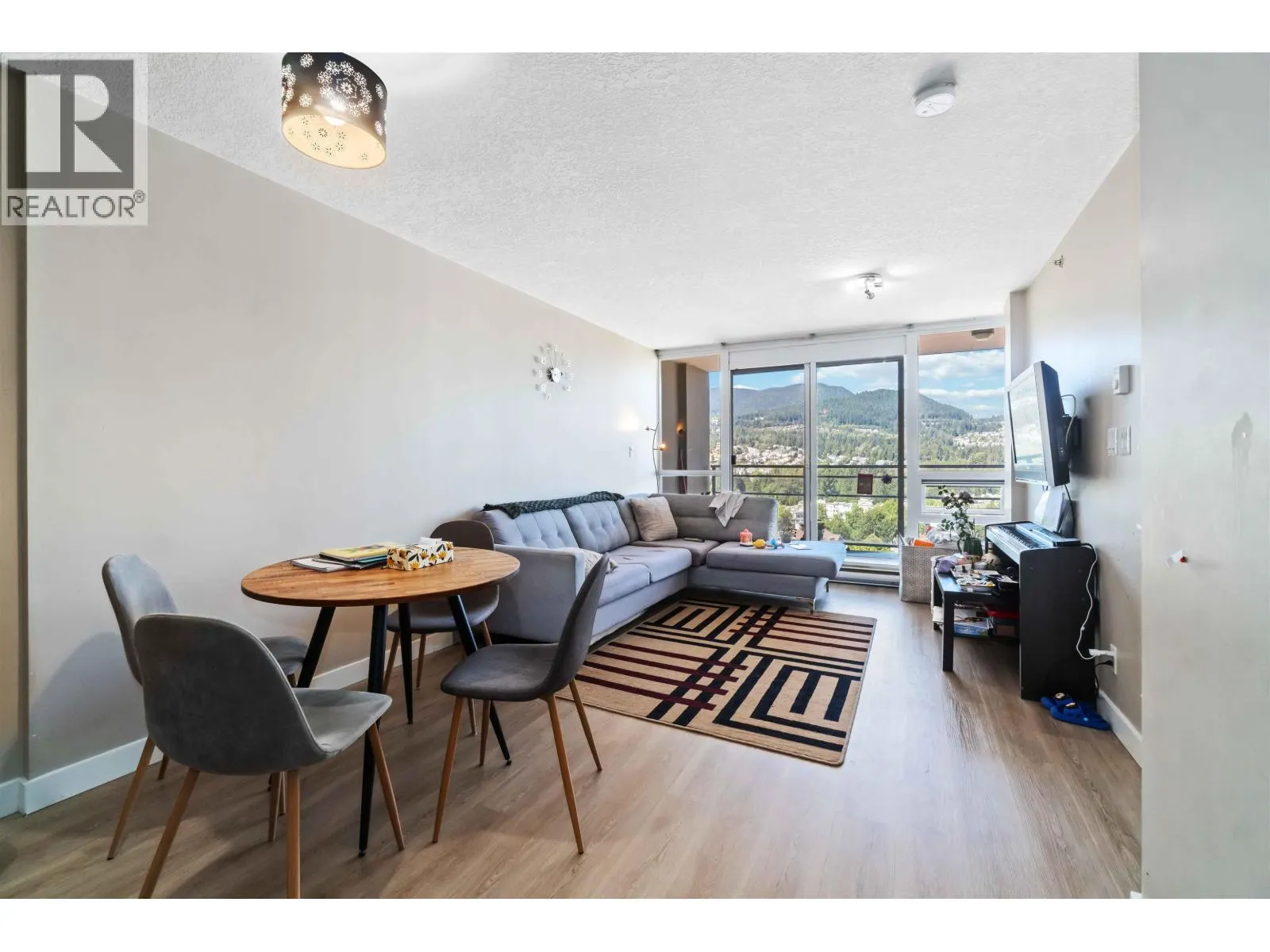 2102 2978 GLEN DRIVE