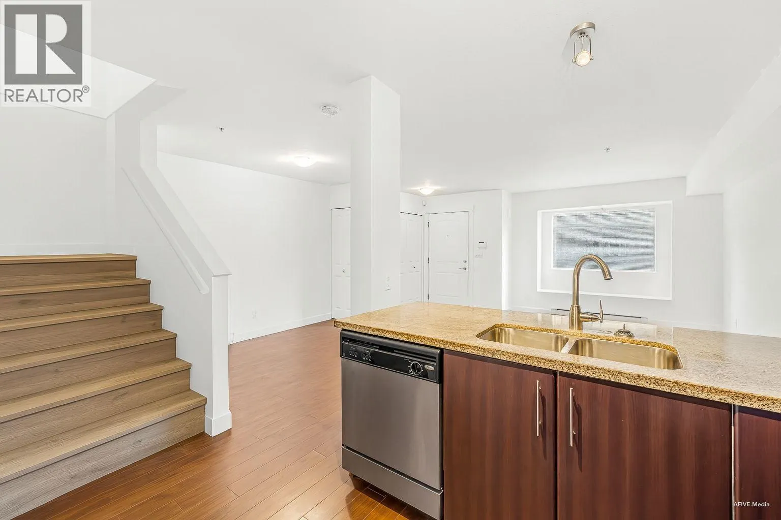 53 7428 14TH AVENUE