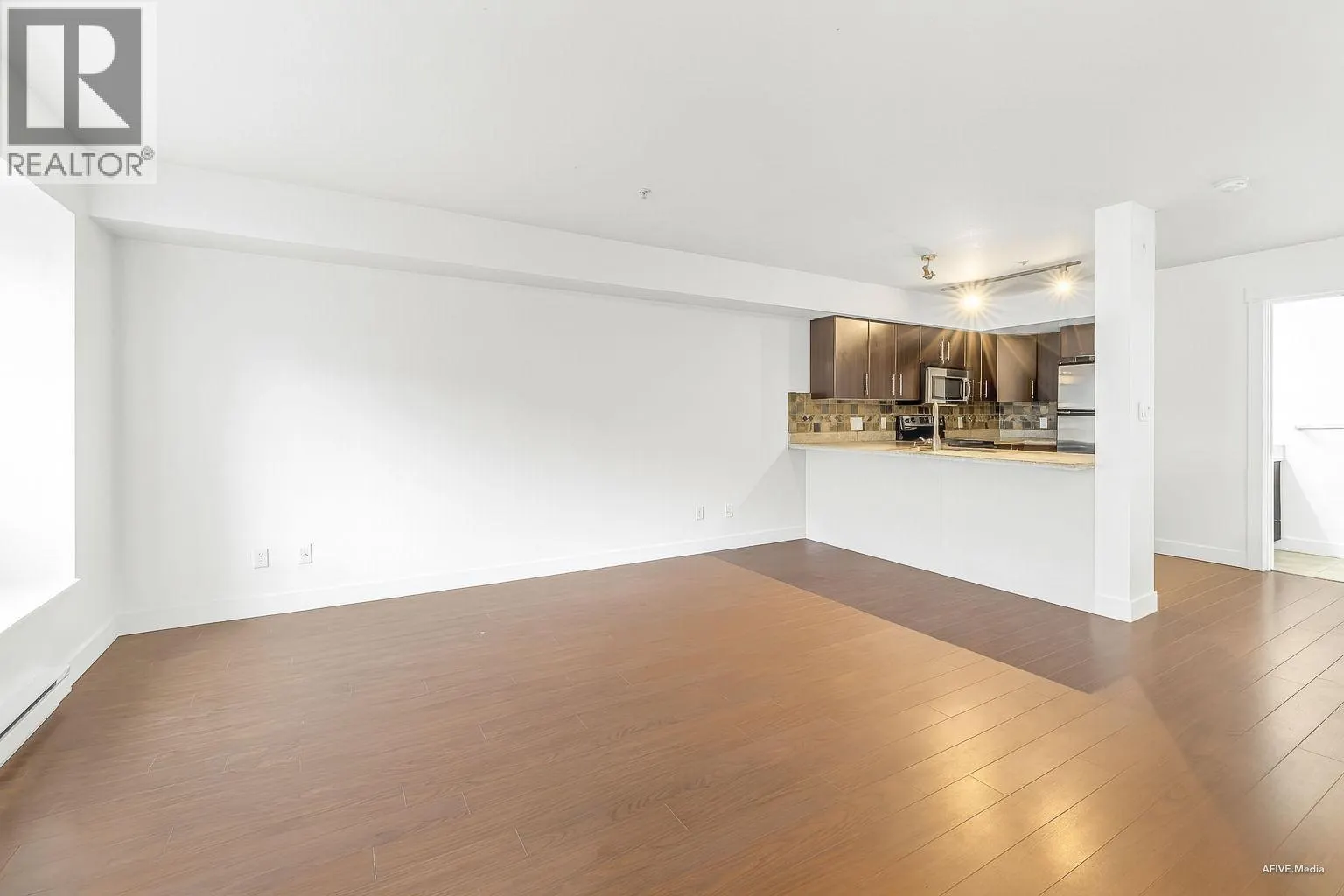 53 7428 14TH AVENUE