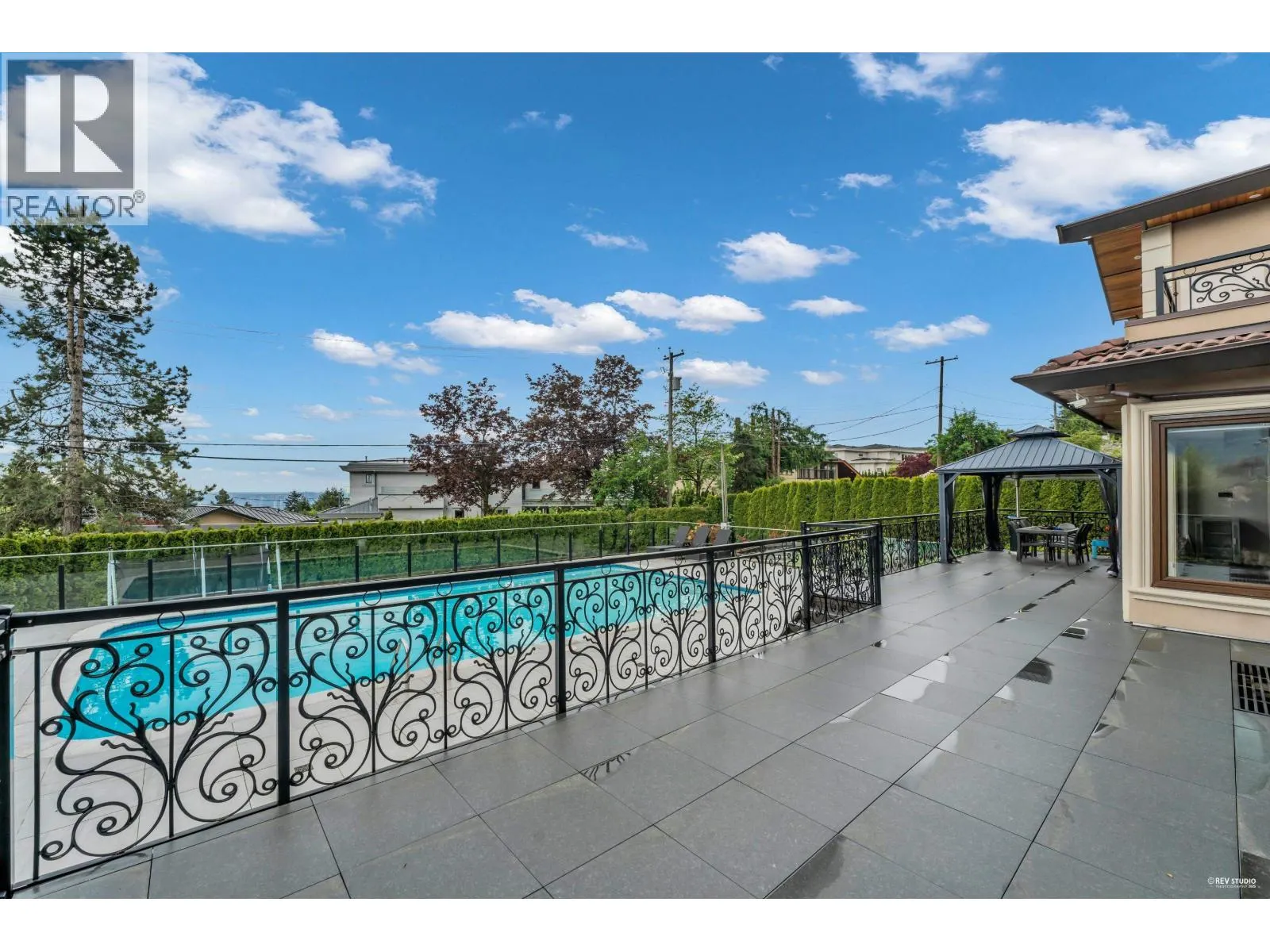 1118 CRESTLINE ROAD