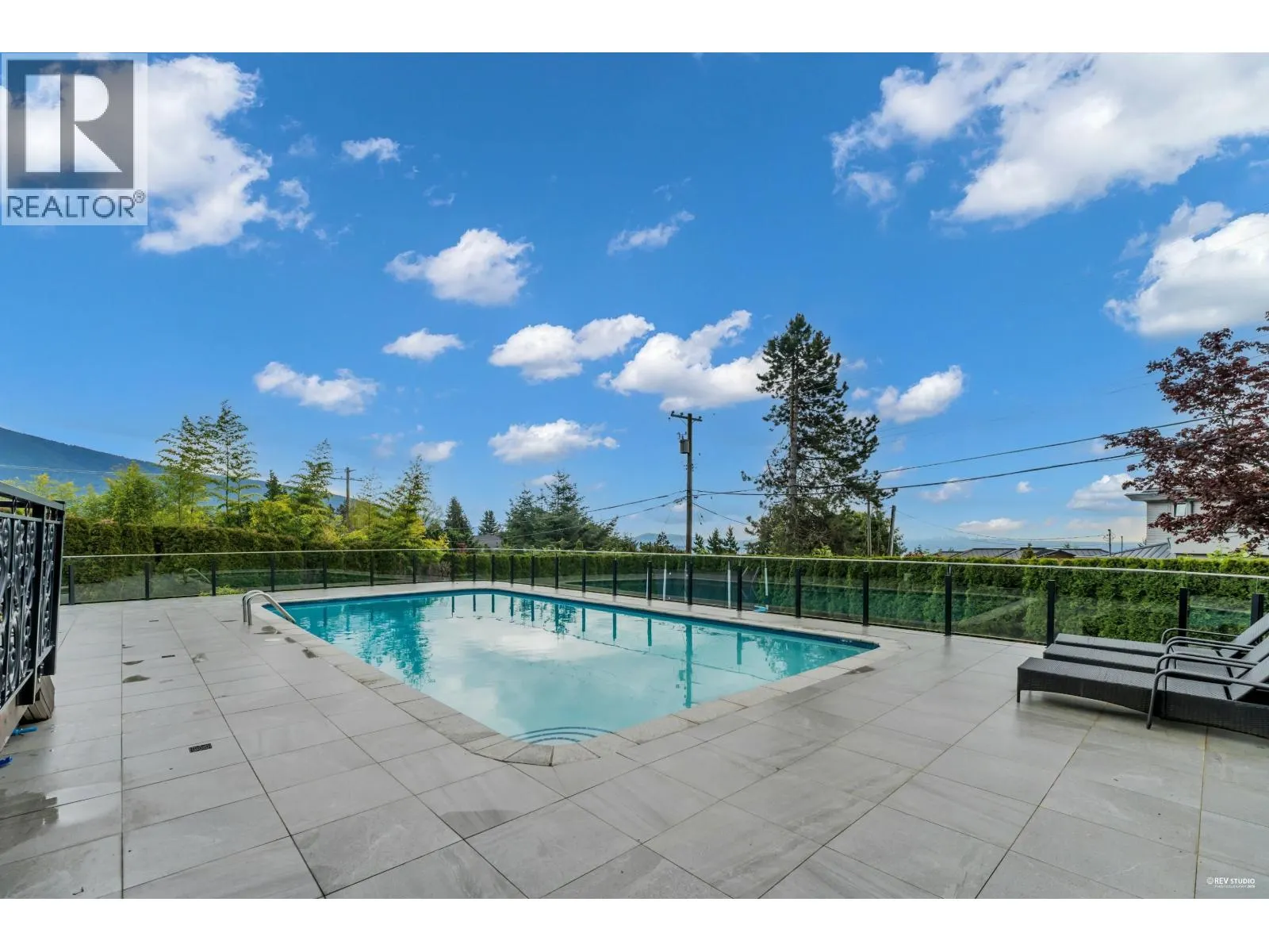 1118 CRESTLINE ROAD