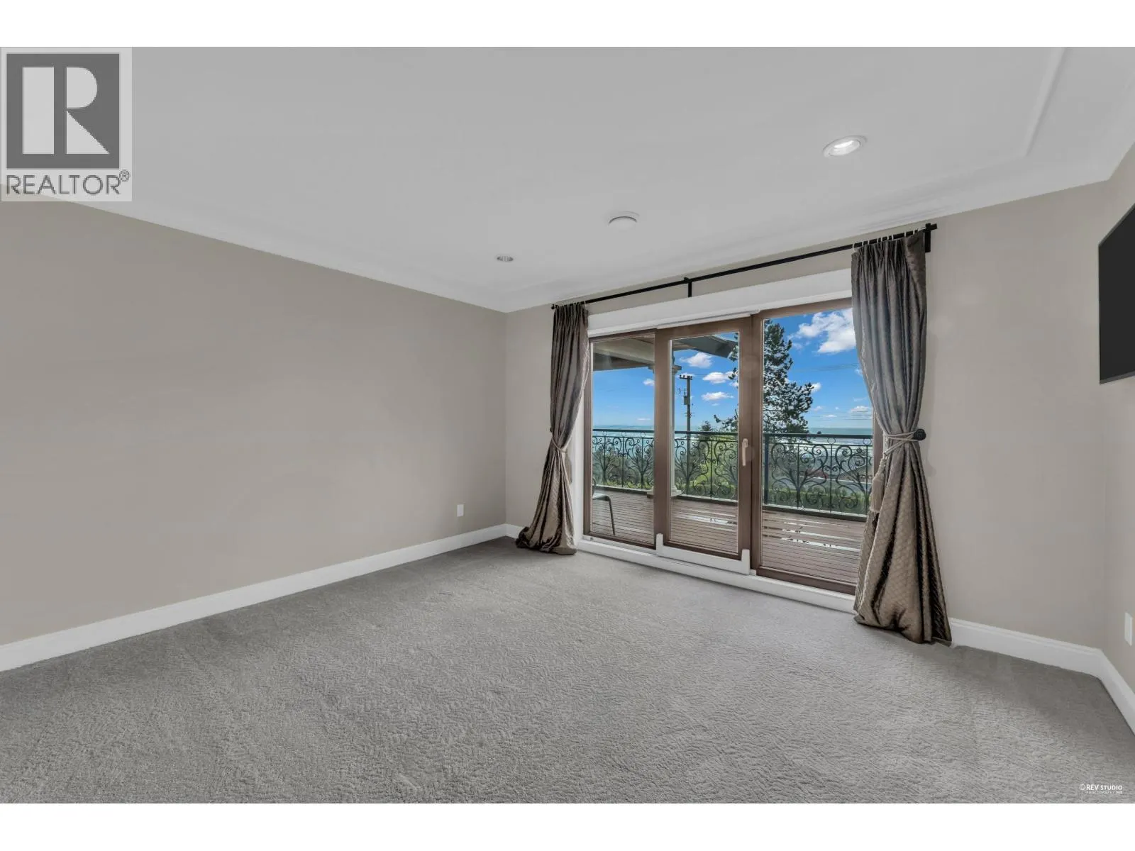 1118 CRESTLINE ROAD