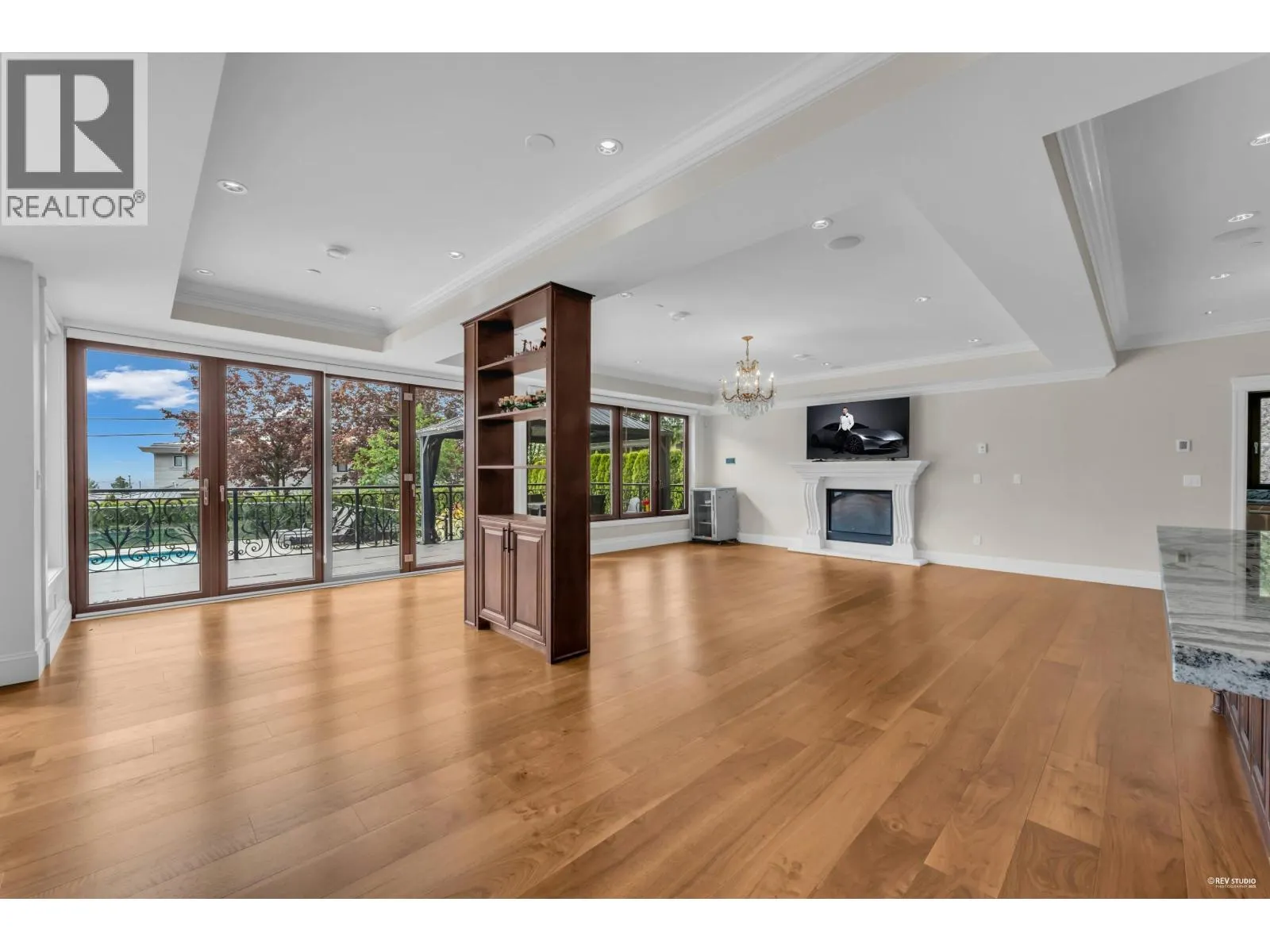 1118 CRESTLINE ROAD