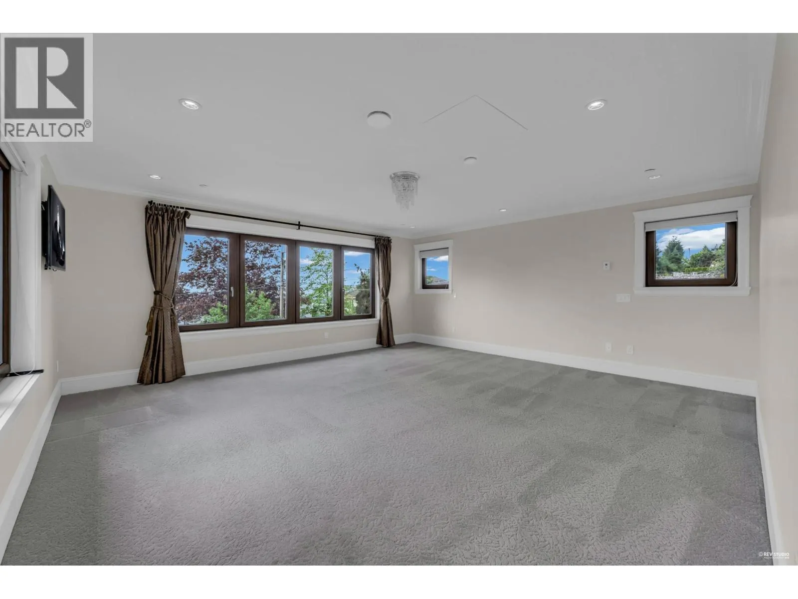 1118 CRESTLINE ROAD