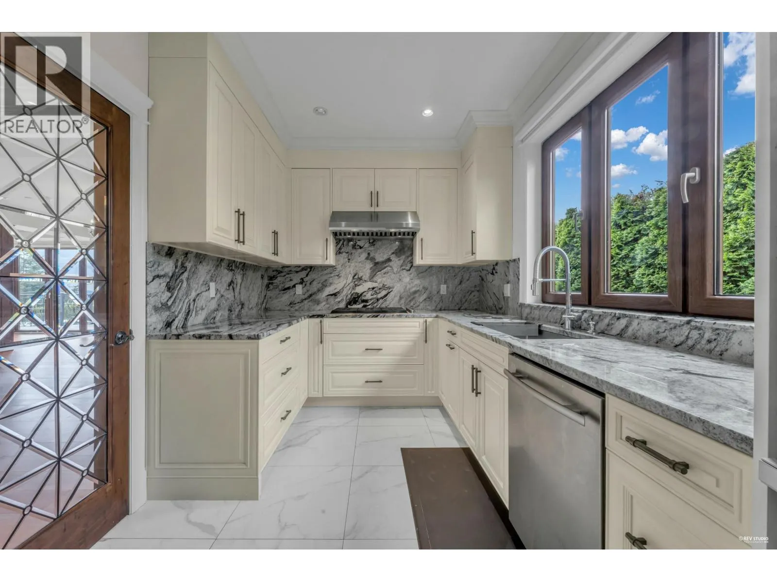 1118 CRESTLINE ROAD