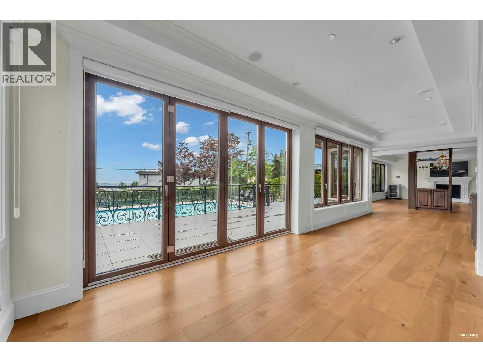 1118 CRESTLINE ROAD