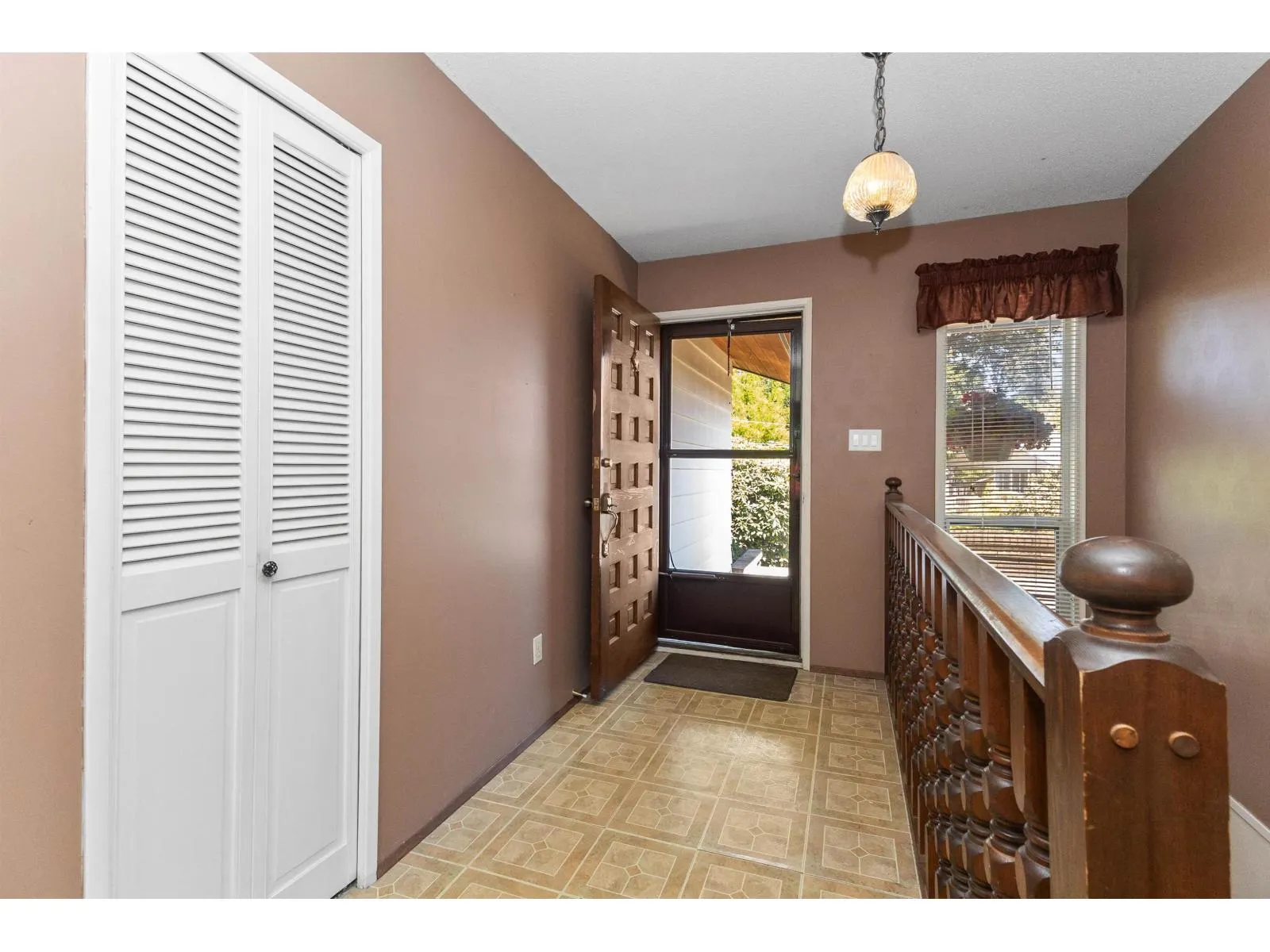 2643 SUNNYSIDE CRESCENT