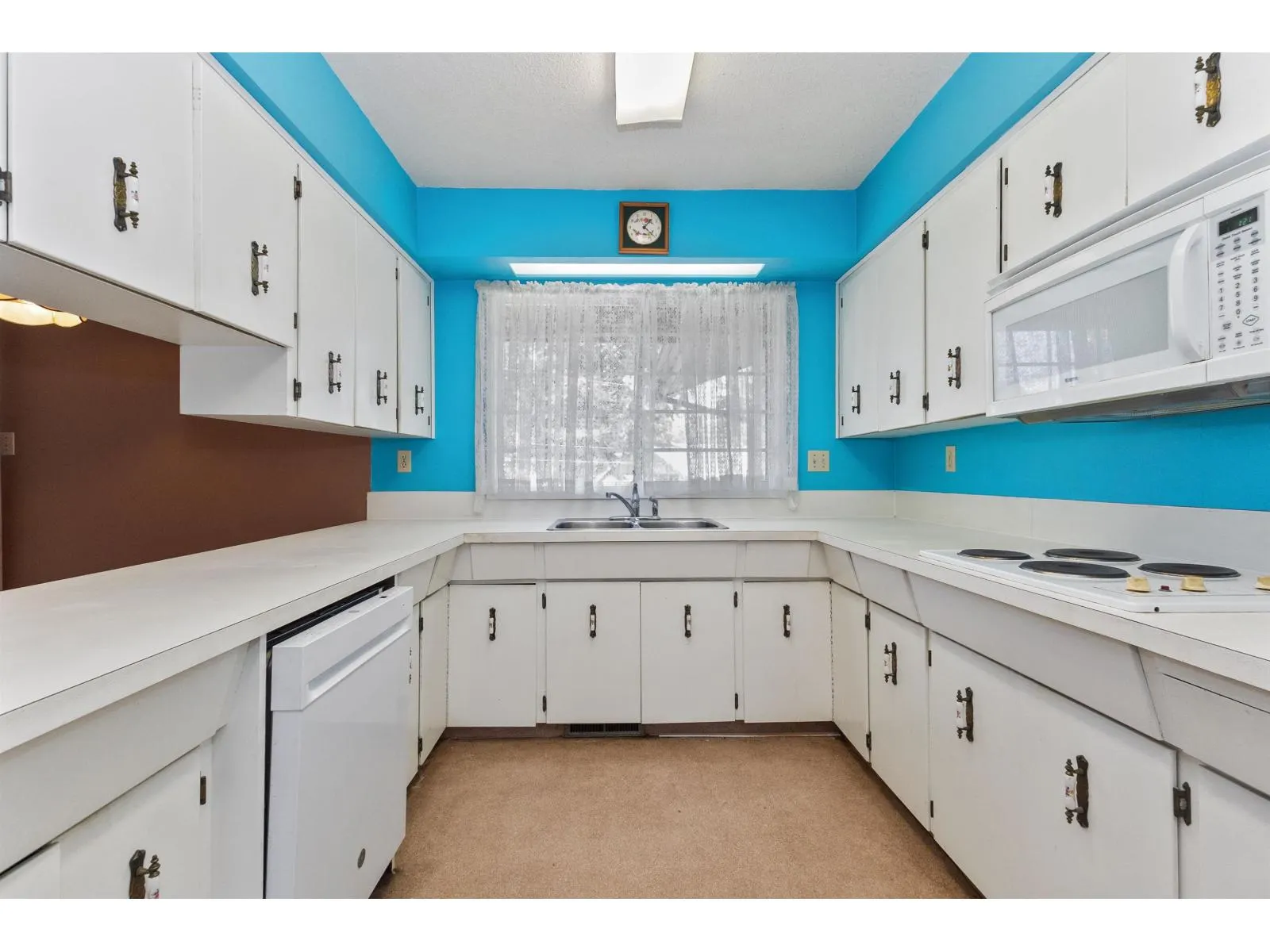 2643 SUNNYSIDE CRESCENT